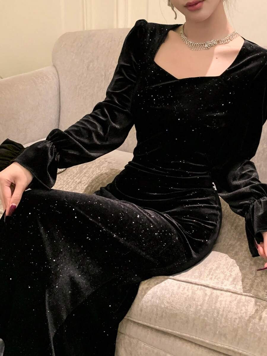 SHEIN DAZY فستان ضيق بطول متوسط أسود مزخرف بالترتر