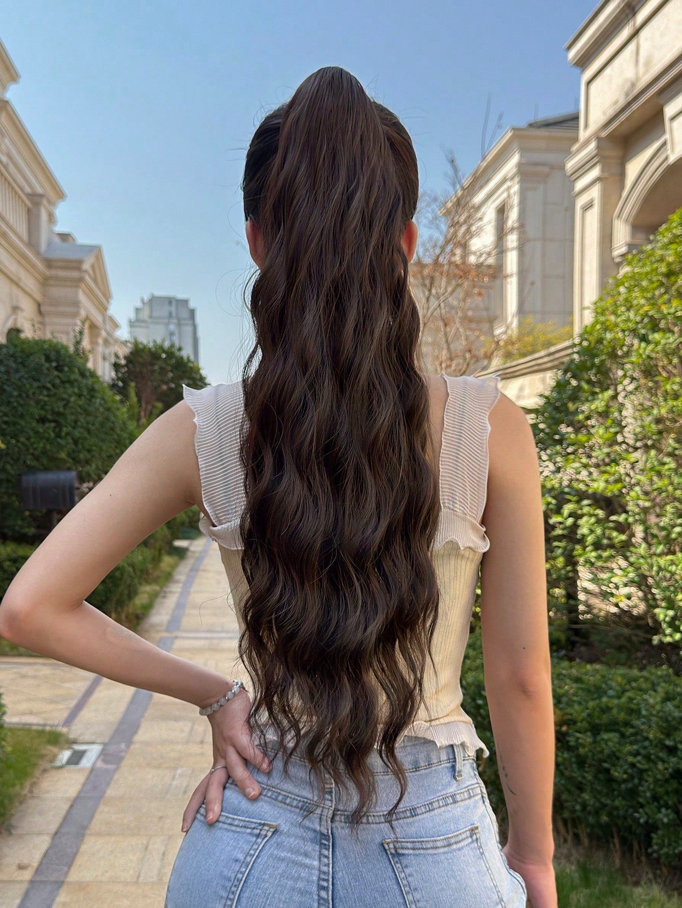 SHEIN ذيل حصان وتر ويف بتجعيدات ناعمة