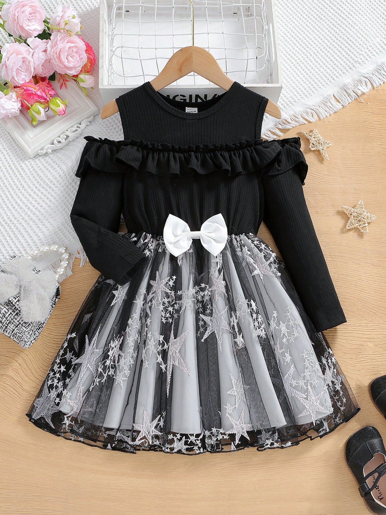 SHEIN Kids HYPEME Little Girls' Autumn Design Sense Off-Shoulder Knitwear Matched with Mesh Puffy Princess Dress