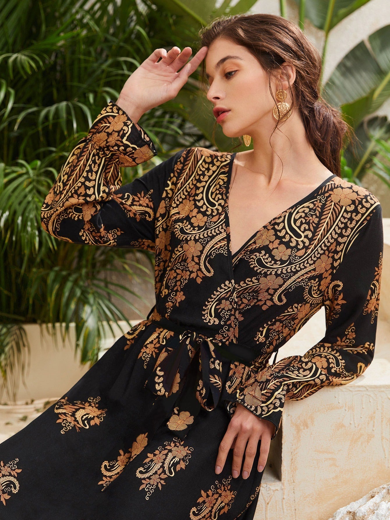 SHEIN فستان بحزام متداخل امامي وبطباعة بيزلي