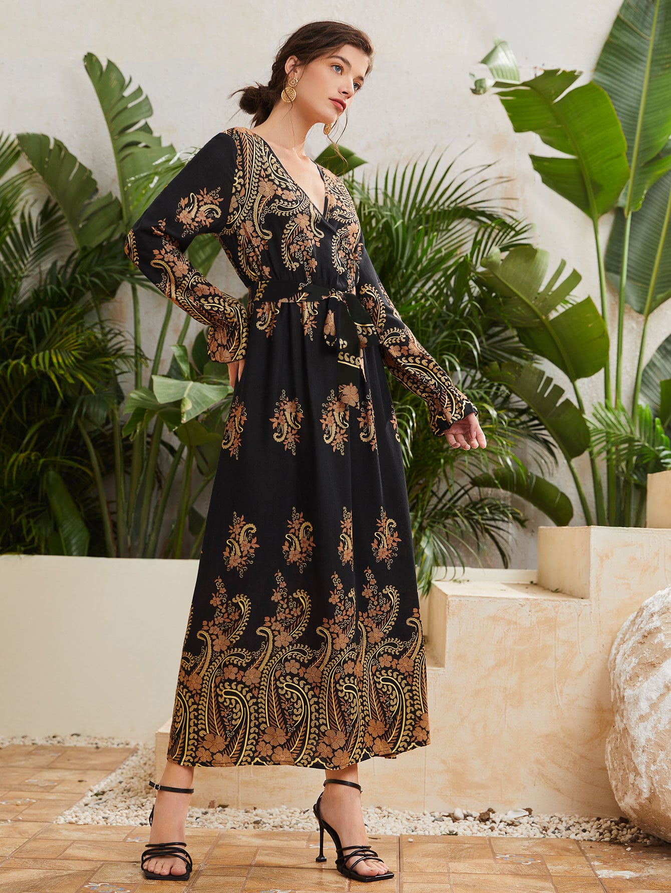 SHEIN فستان بحزام متداخل امامي وبطباعة بيزلي