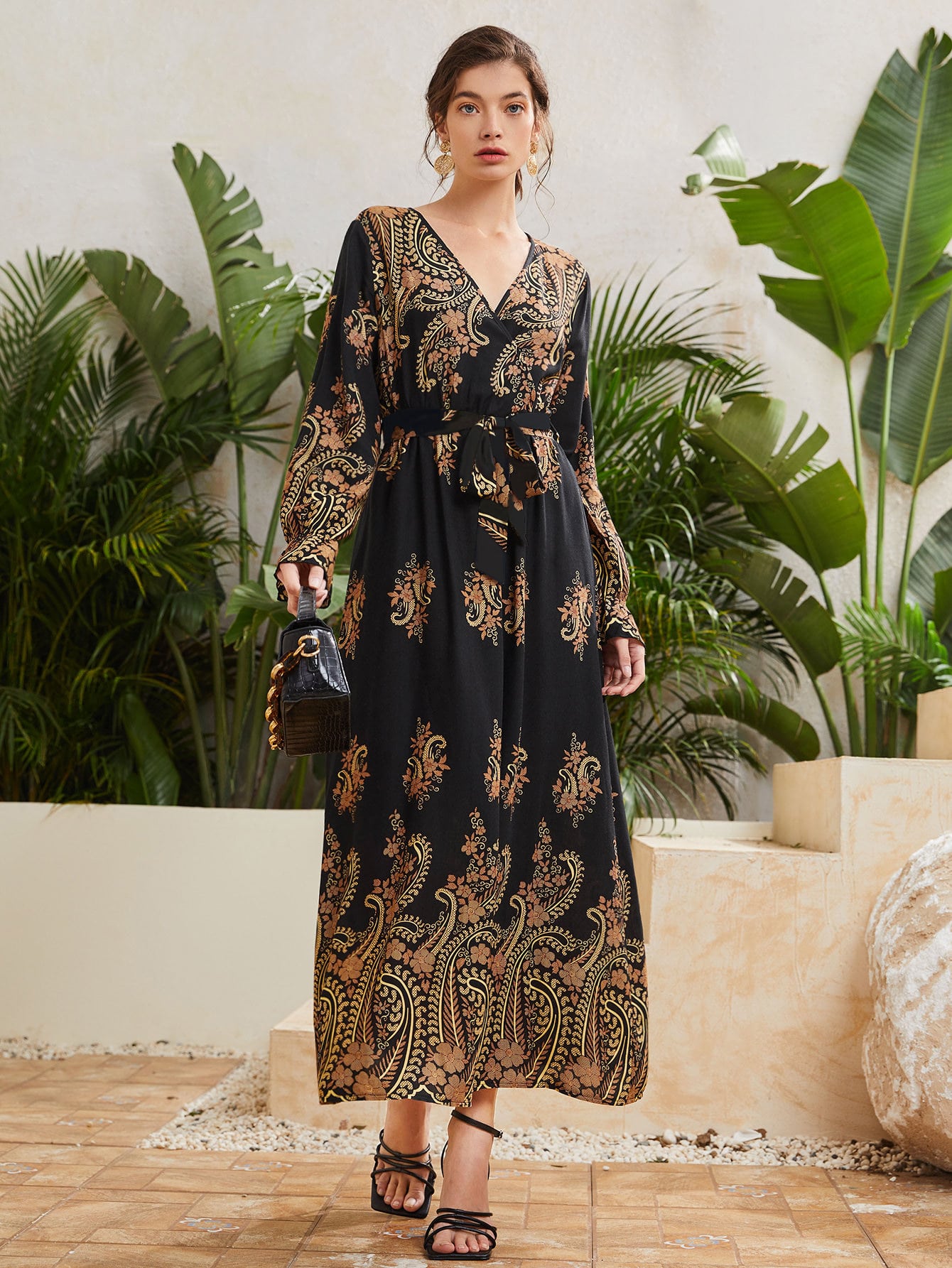 SHEIN فستان بحزام متداخل امامي وبطباعة بيزلي