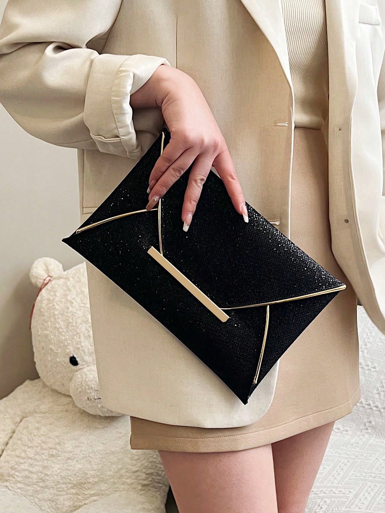Fashionable Crocodile Pattern Mini Crossbody Bag in Gold with Vintage Style