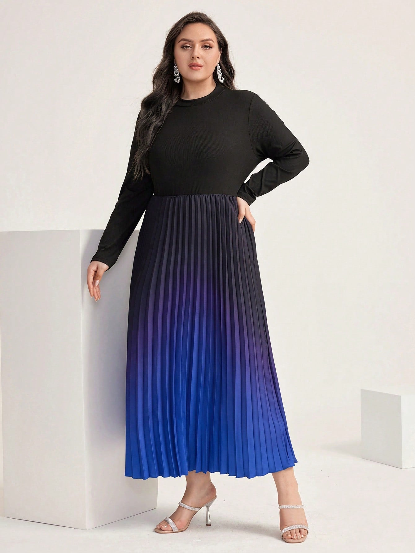 SHEIN Modely plus Ombre Pleated Hem Dress without Belt