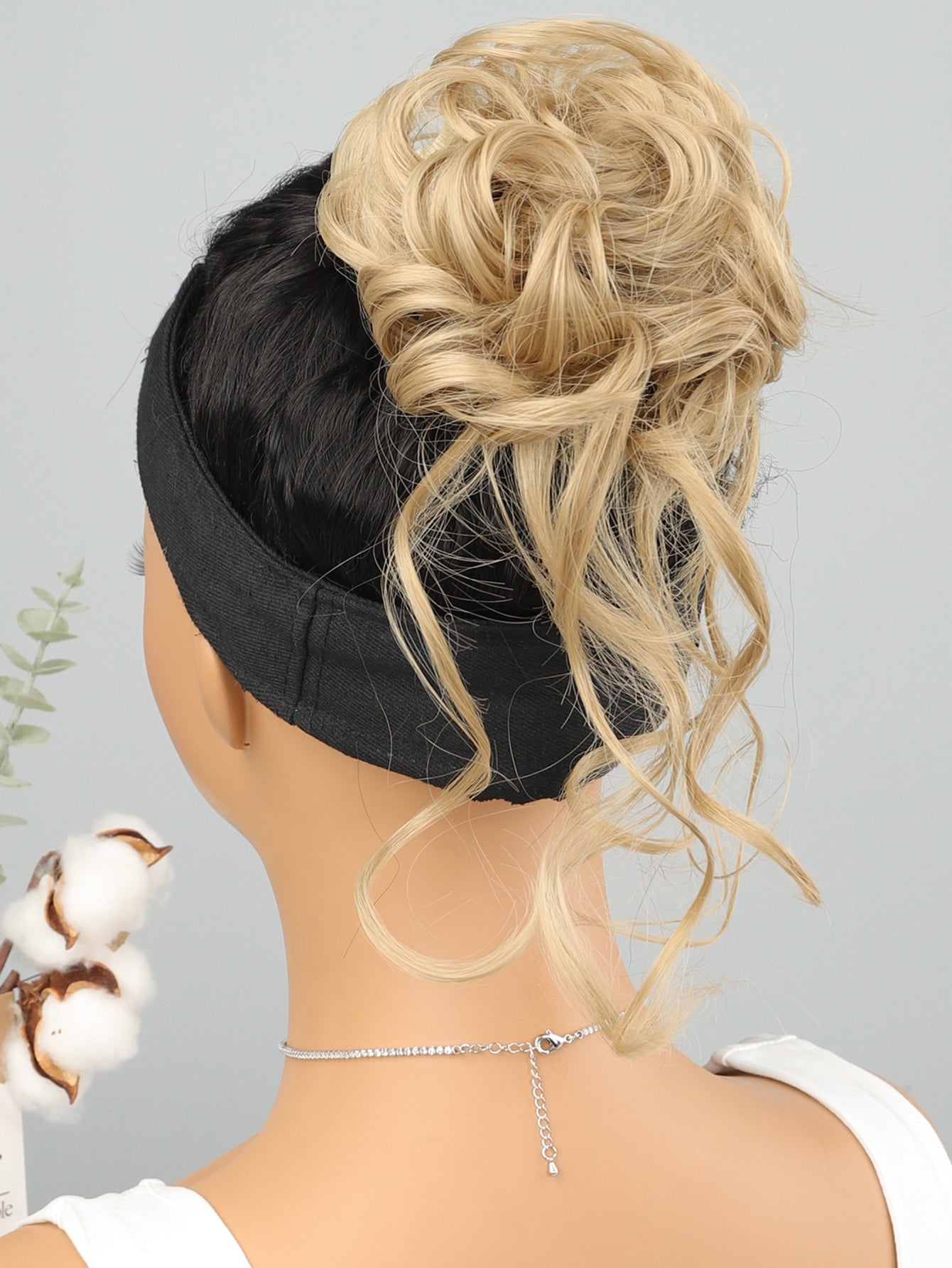 Synthetic Messy Curly Claw Hair Bun Chignon Hair Extensions Scrunchy Fake False Golden Yellow Hair with Tail for Women Hairpieces