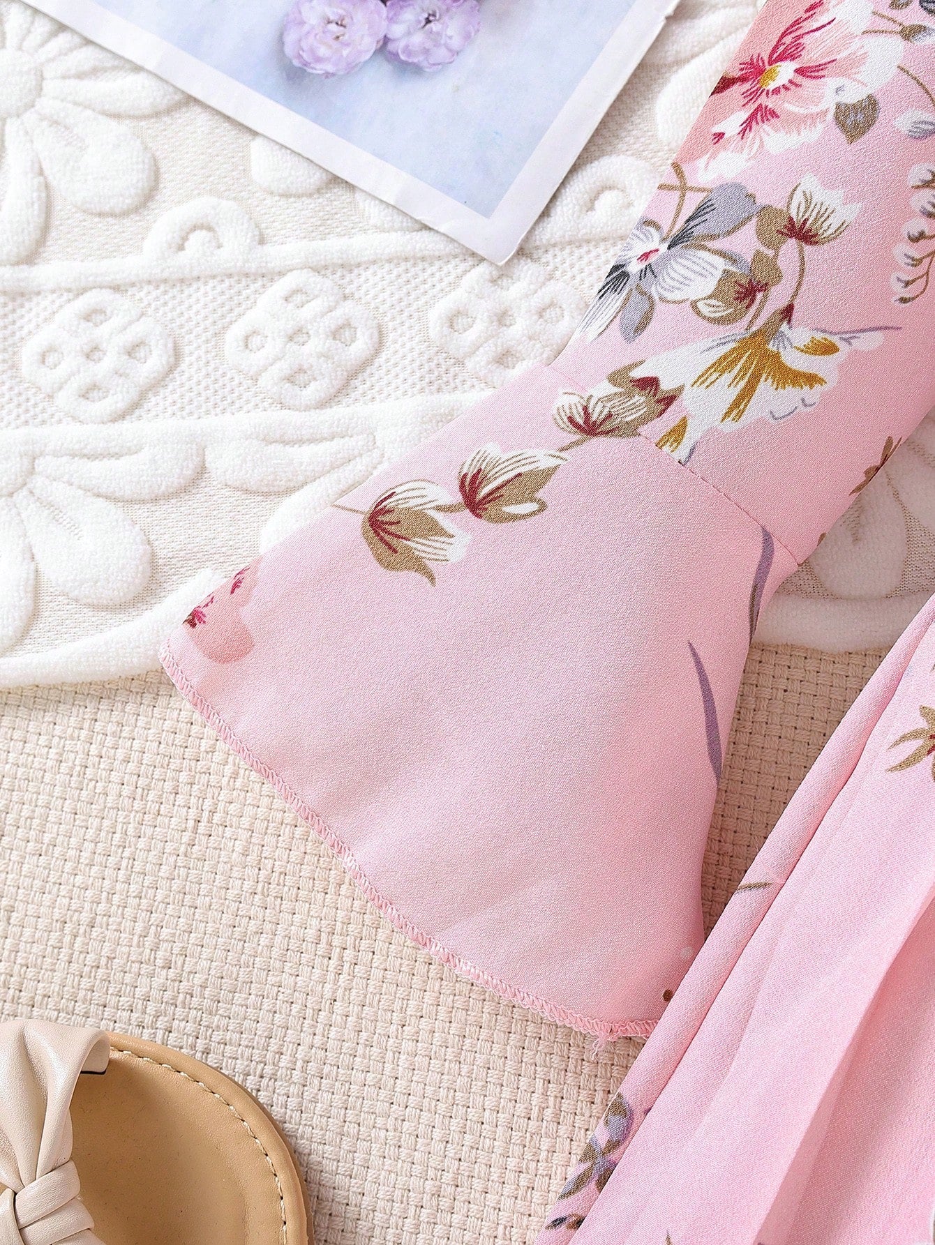 SHEIN Kids SUNSHNE Young Girl Pink Printed Bell Sleeve Pleated Princess Dress