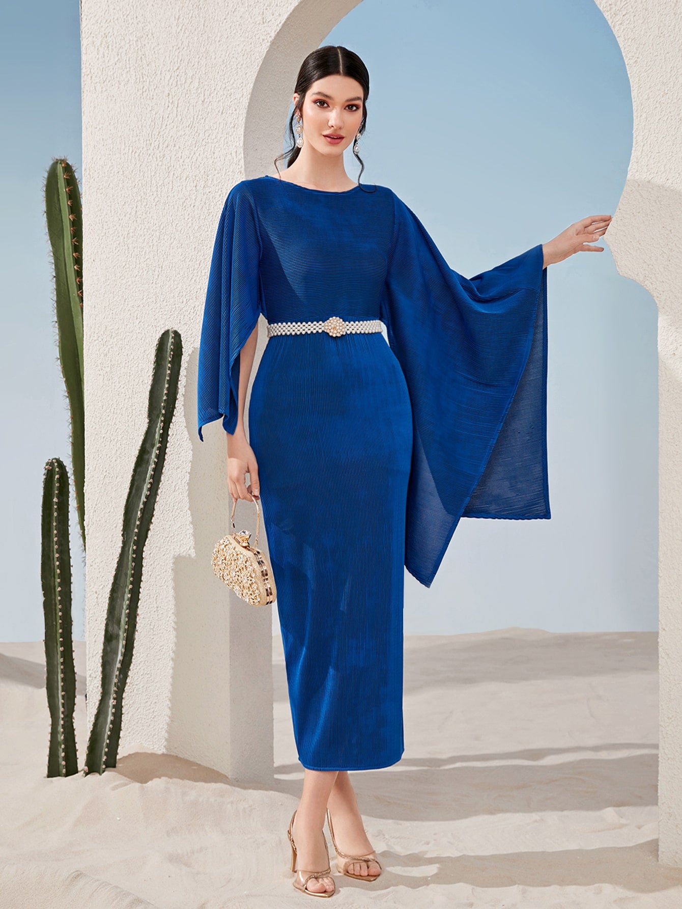 SHEIN Modely Solid Trumpet Sleeve Split Back Fitted Dress without Belt