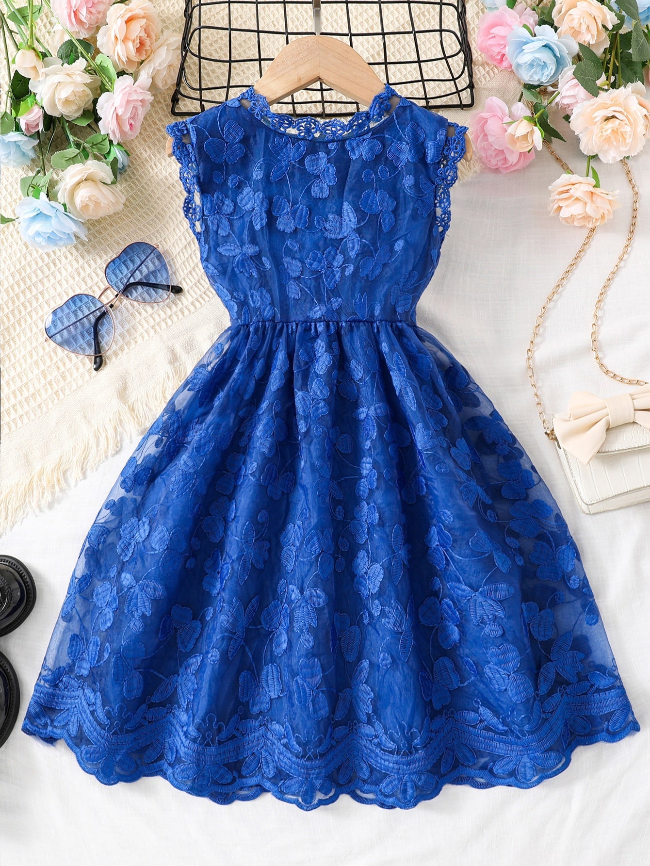 SHEIN Kids CHARMNG Young Girl Zip Back Sleeveless Lace Dress
