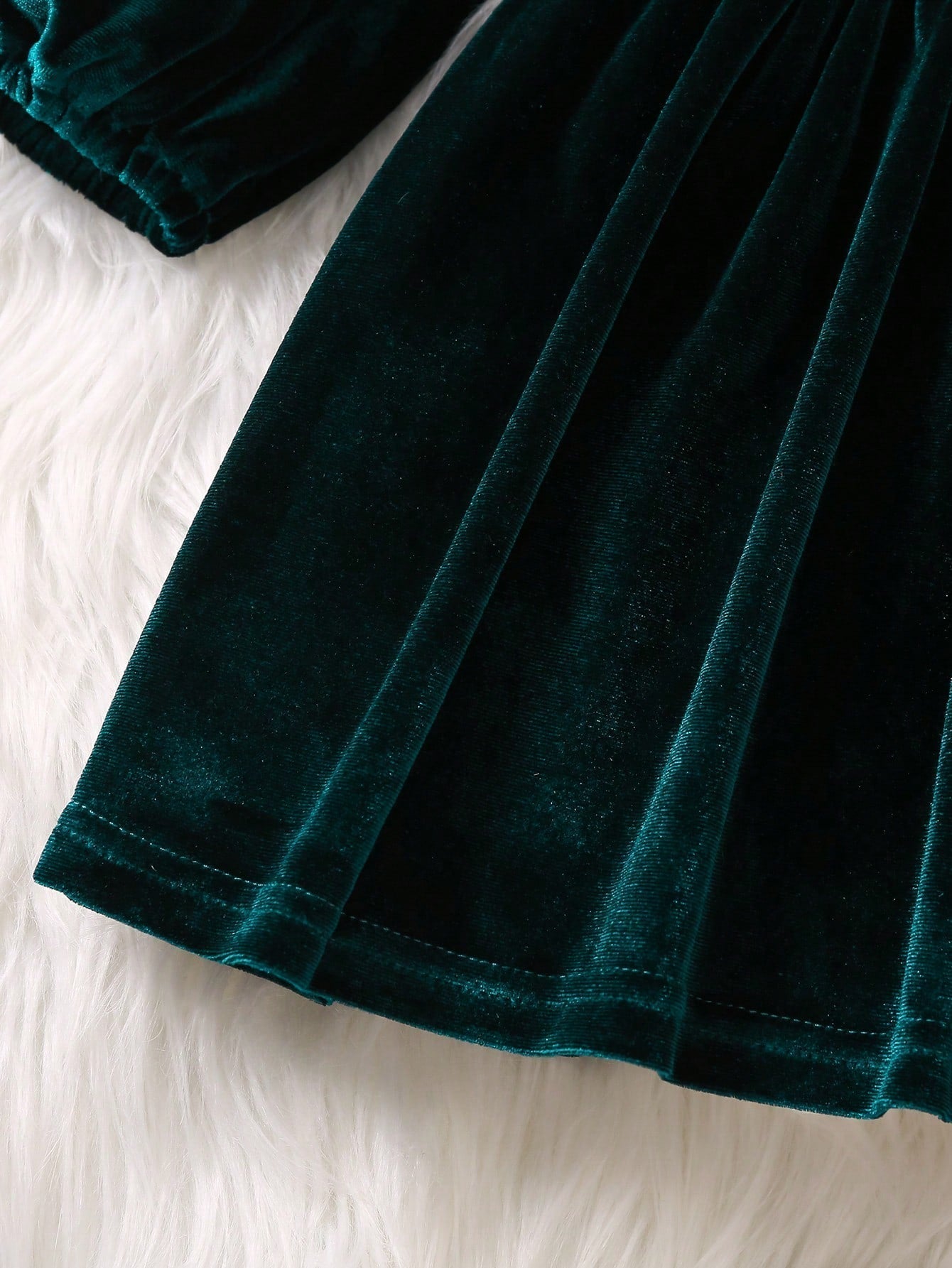 SHEIN Kids FANZEY Young Girl Solid Mock Neck Velvet Dress