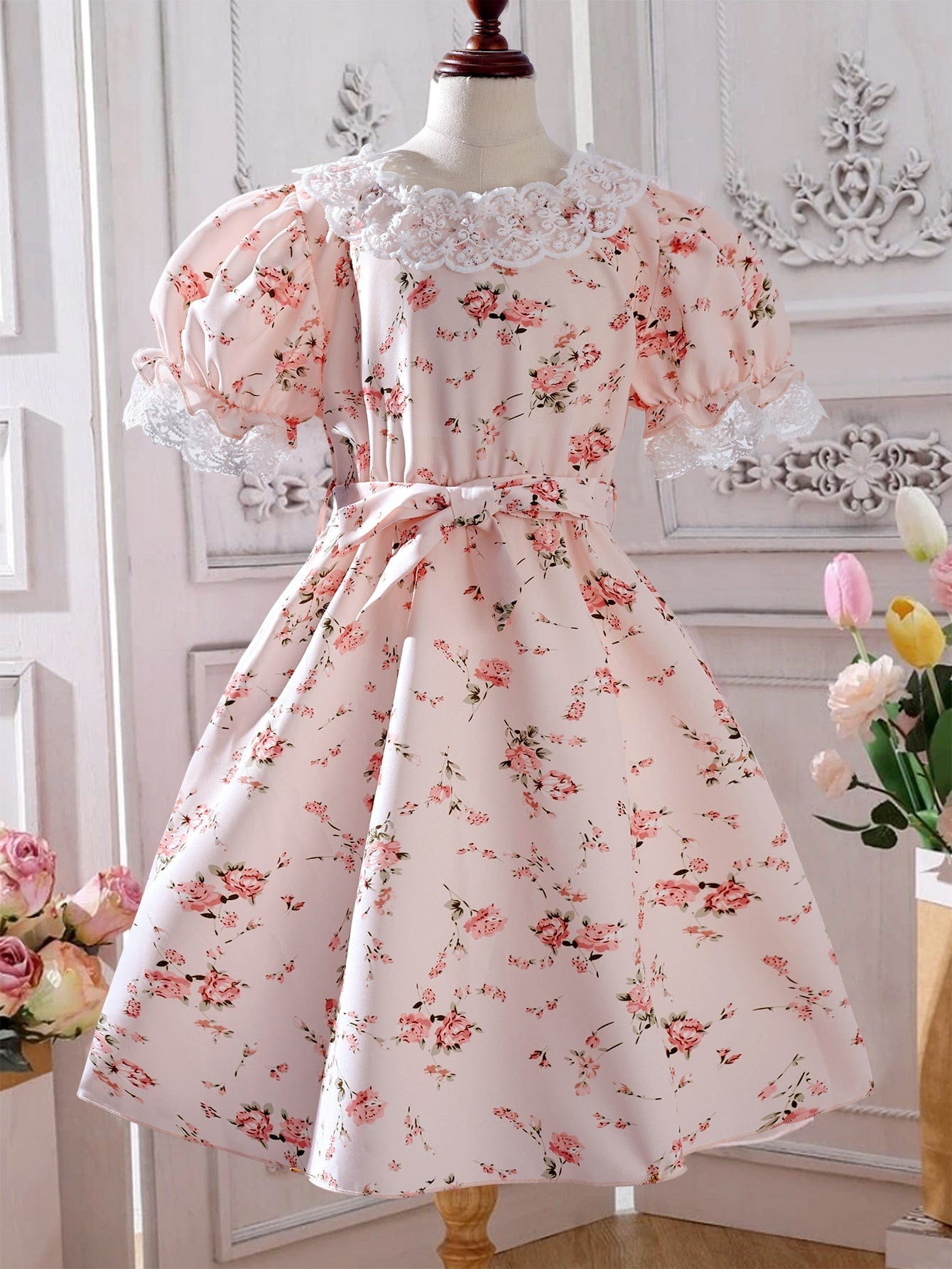 SHEIN Kids CHARMNG Girls Floral Print Contrast Lace Puff Sleeve Belted Dress
