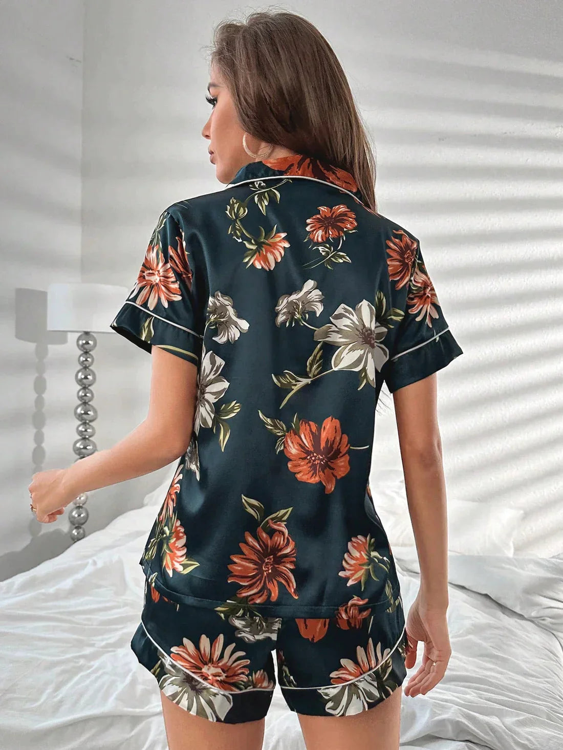 SHEIN طقم بيجامة طباعة الأزهار شريط متباين
