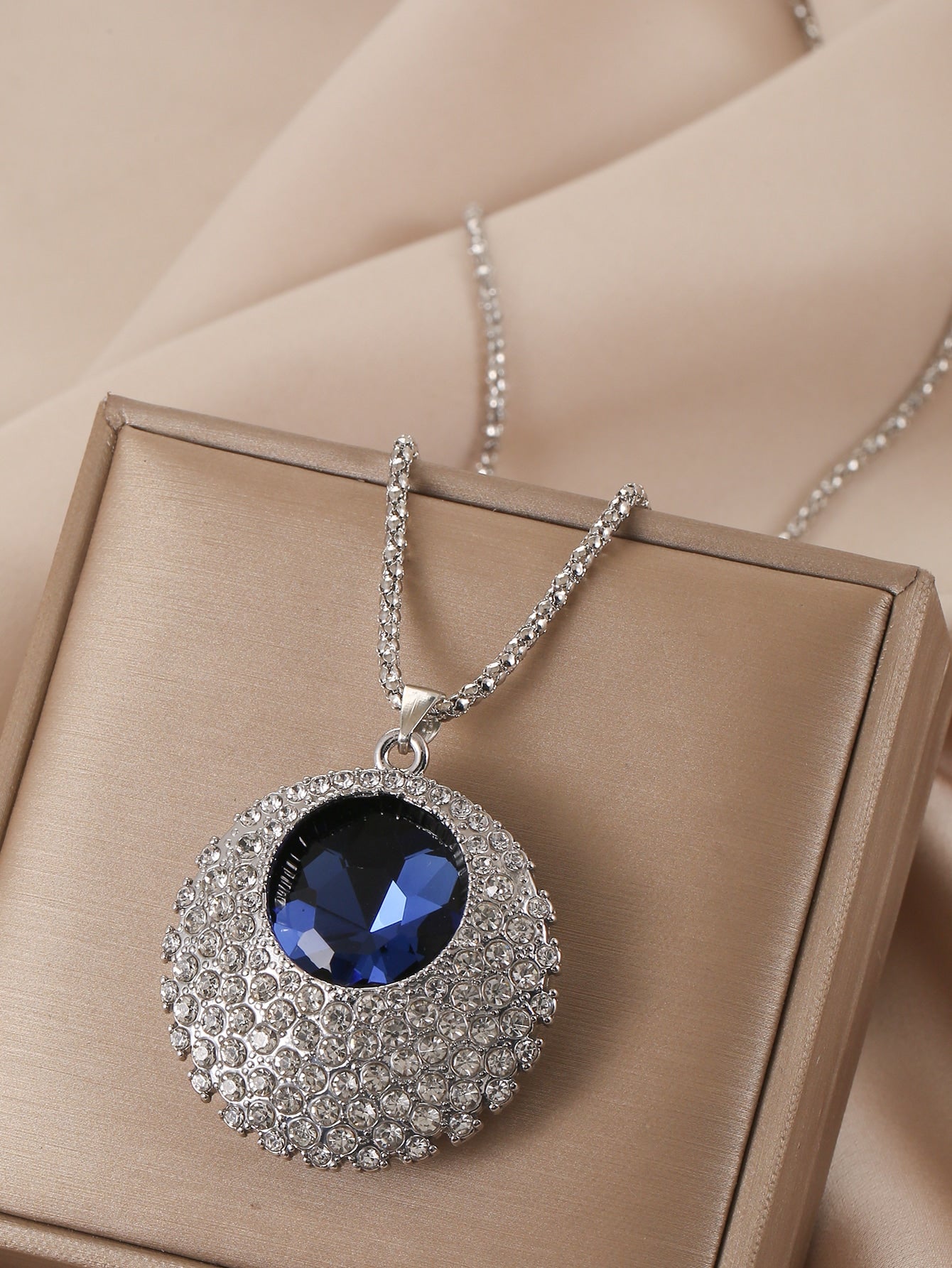 Rhinestone Decor round Pendant Long Necklace for Women'S Fashion Accessory