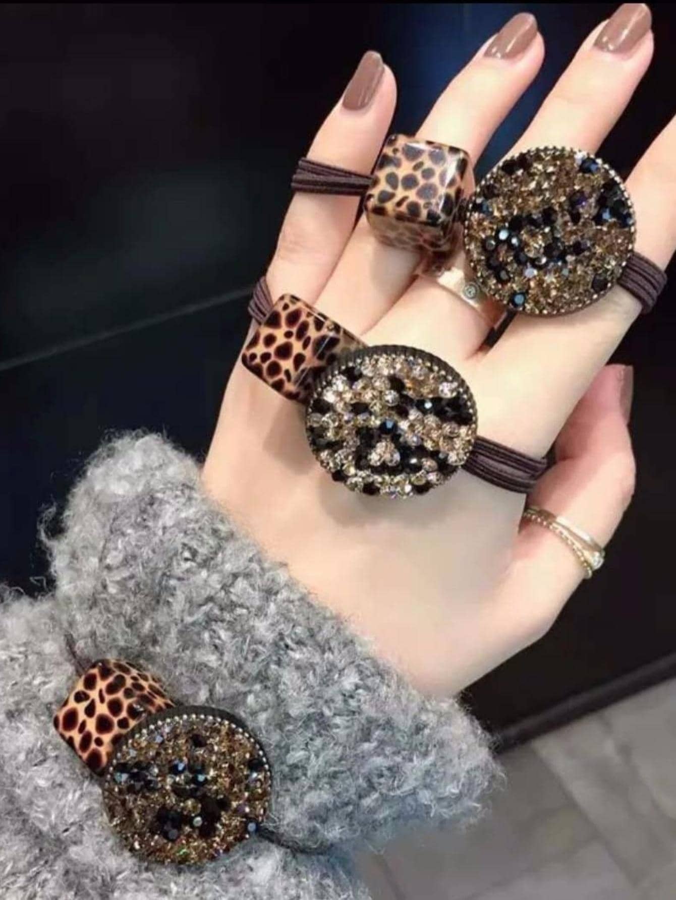 3Pcs/Set Women'S Vintage Leopard Patterns Square Hair Tie, Simple and Fashionable Hair Ties, Suitable for Daily Wear, Office or Home Use. Perfect Gift for Autumn and Winter.