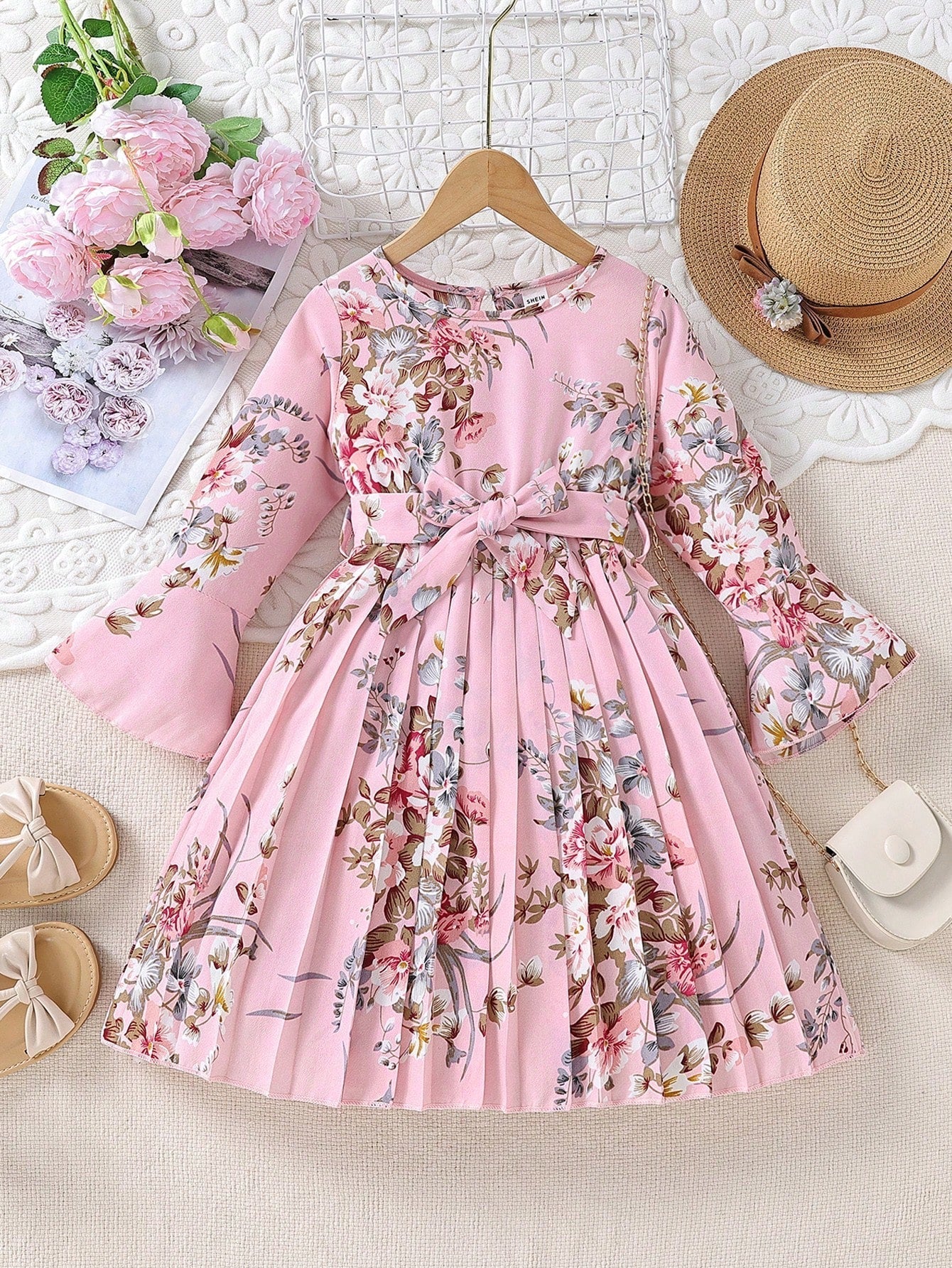 SHEIN Kids SUNSHNE Young Girl Pink Printed Bell Sleeve Pleated Princess Dress