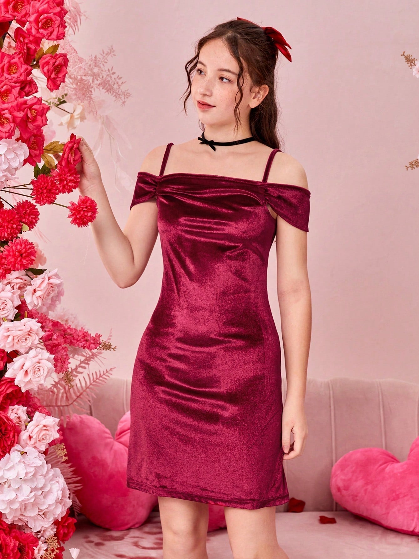 Teenage Girls' Bodycon Velvet Dress with Hollow Out Shoulder Design for Parties