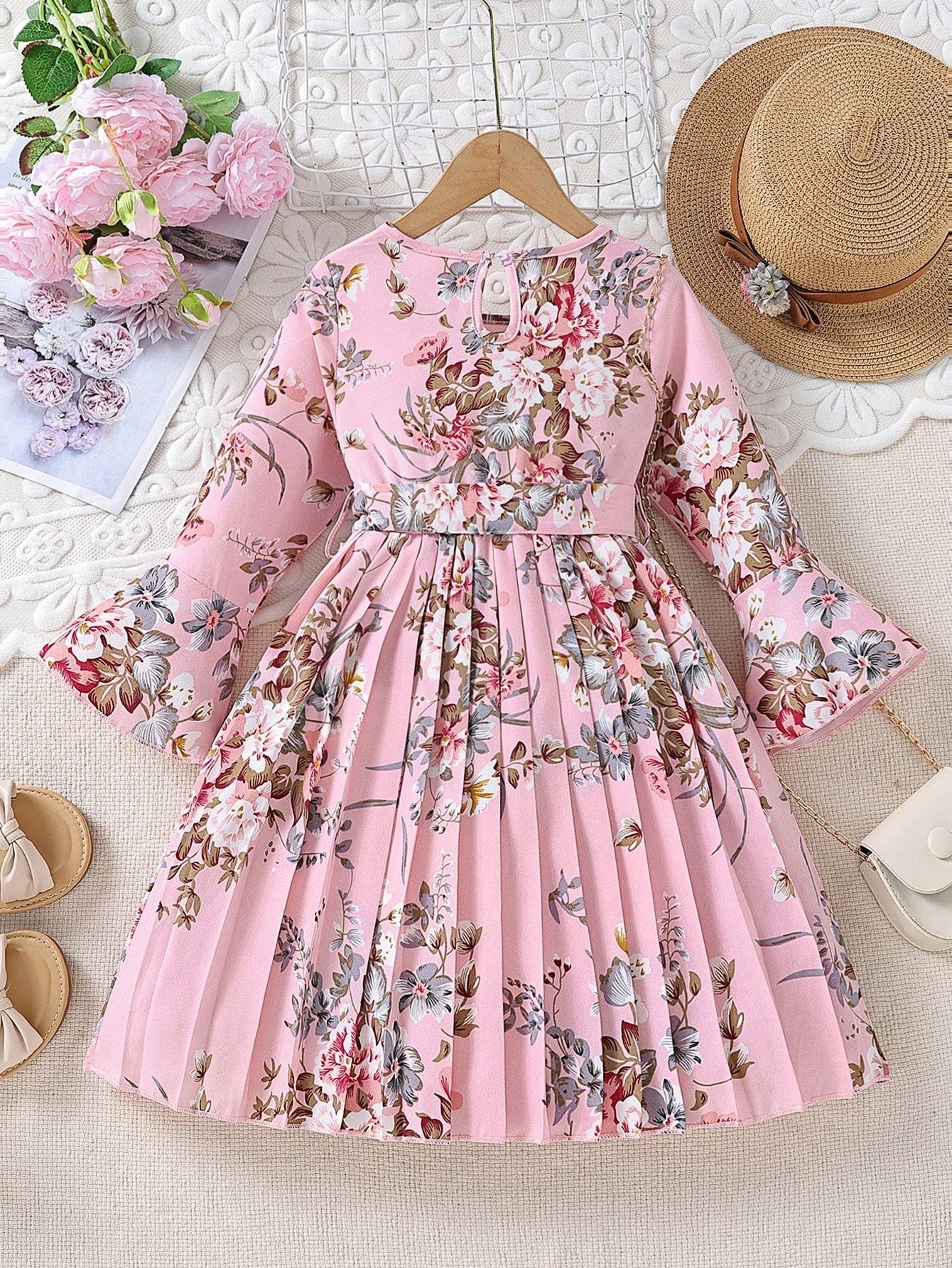 SHEIN Kids SUNSHNE Young Girl Pink Printed Bell Sleeve Pleated Princess Dress