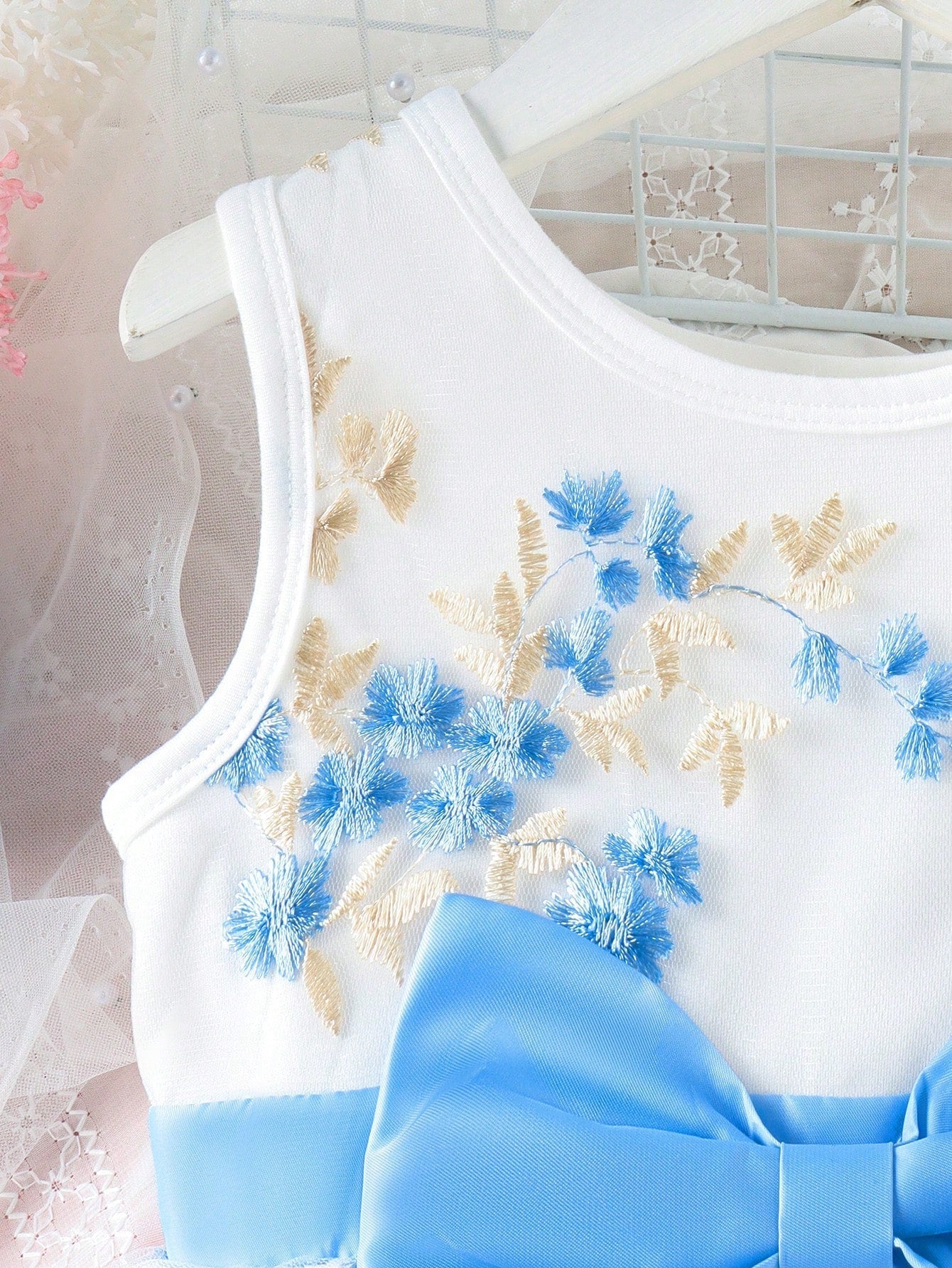 SHEIN Kids Nujoom Young Girls' Sweet Floral Embroidery Romantic Mesh Princess Dress