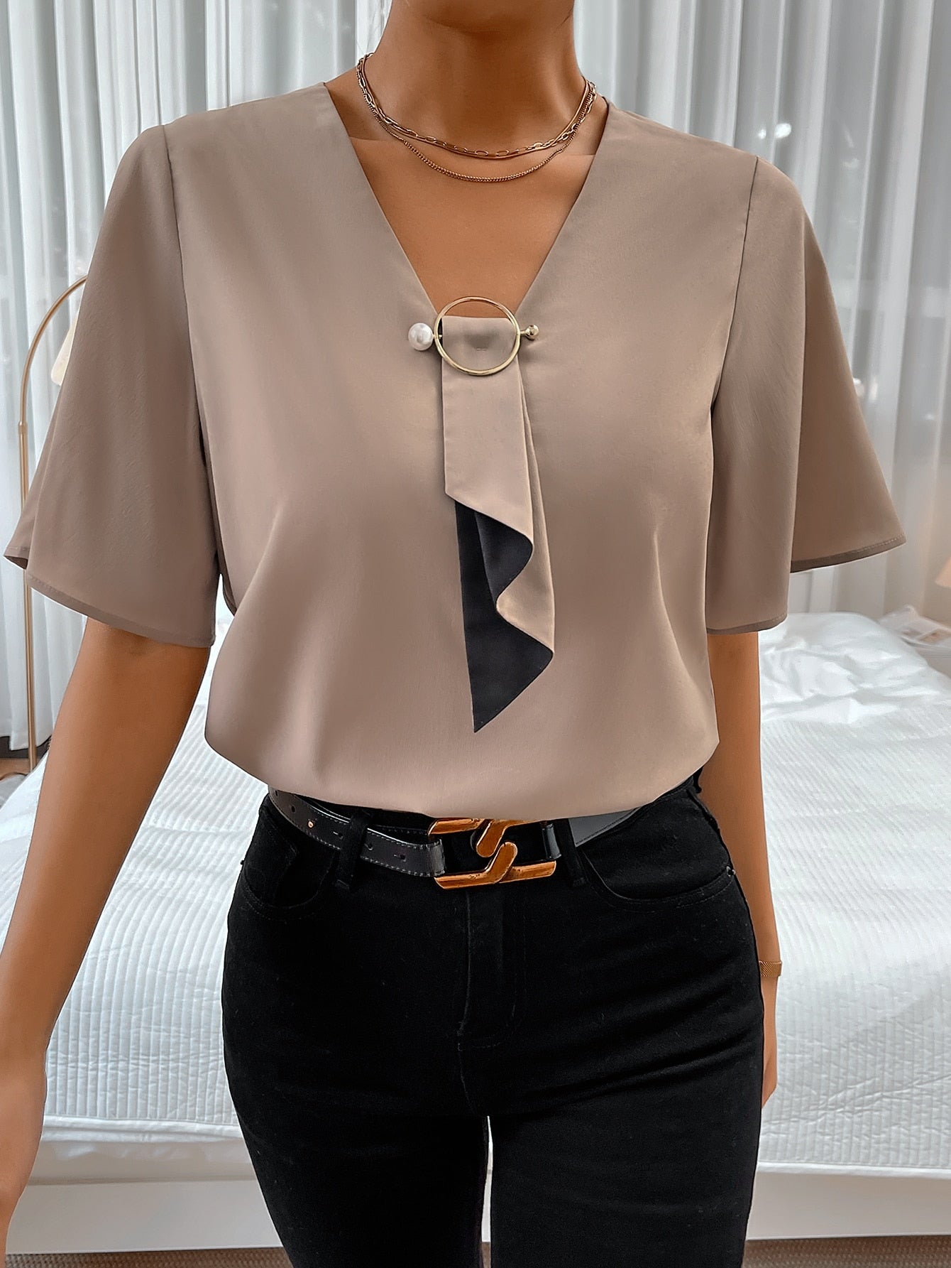 SHEIN Privé Solid Ring Linked Blouse