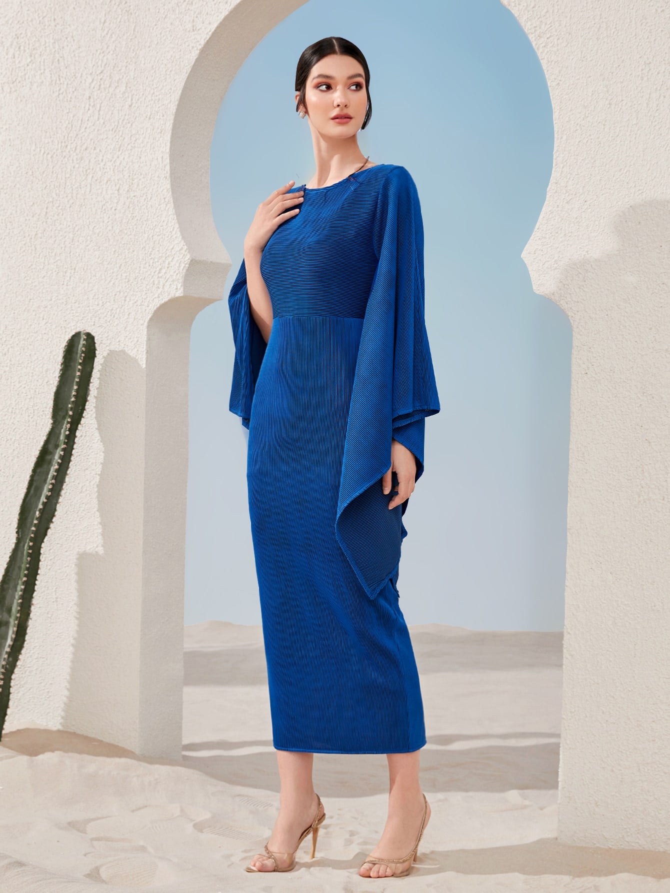 SHEIN Modely Solid Trumpet Sleeve Split Back Fitted Dress without Belt