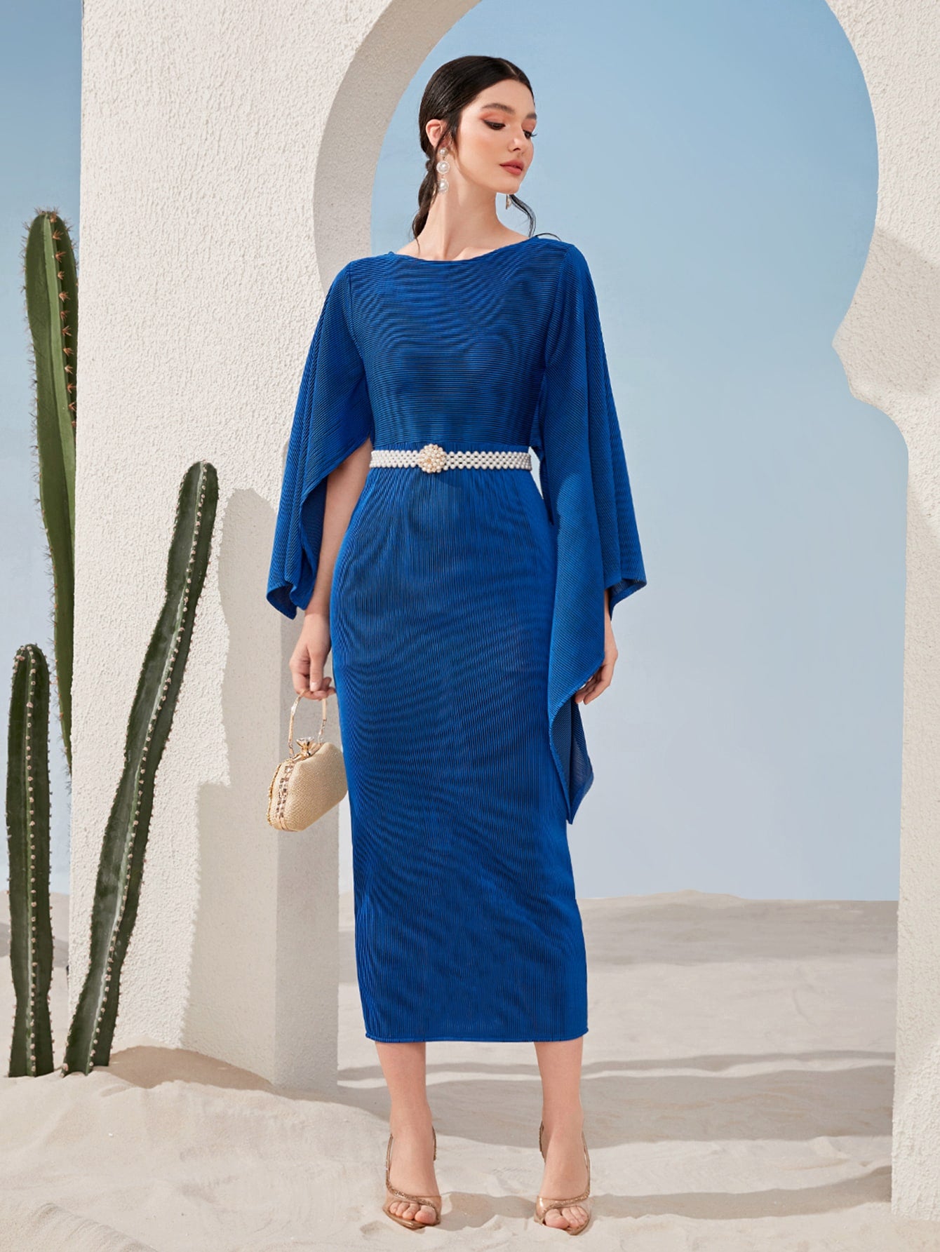 SHEIN Modely Solid Trumpet Sleeve Split Back Fitted Dress without Belt