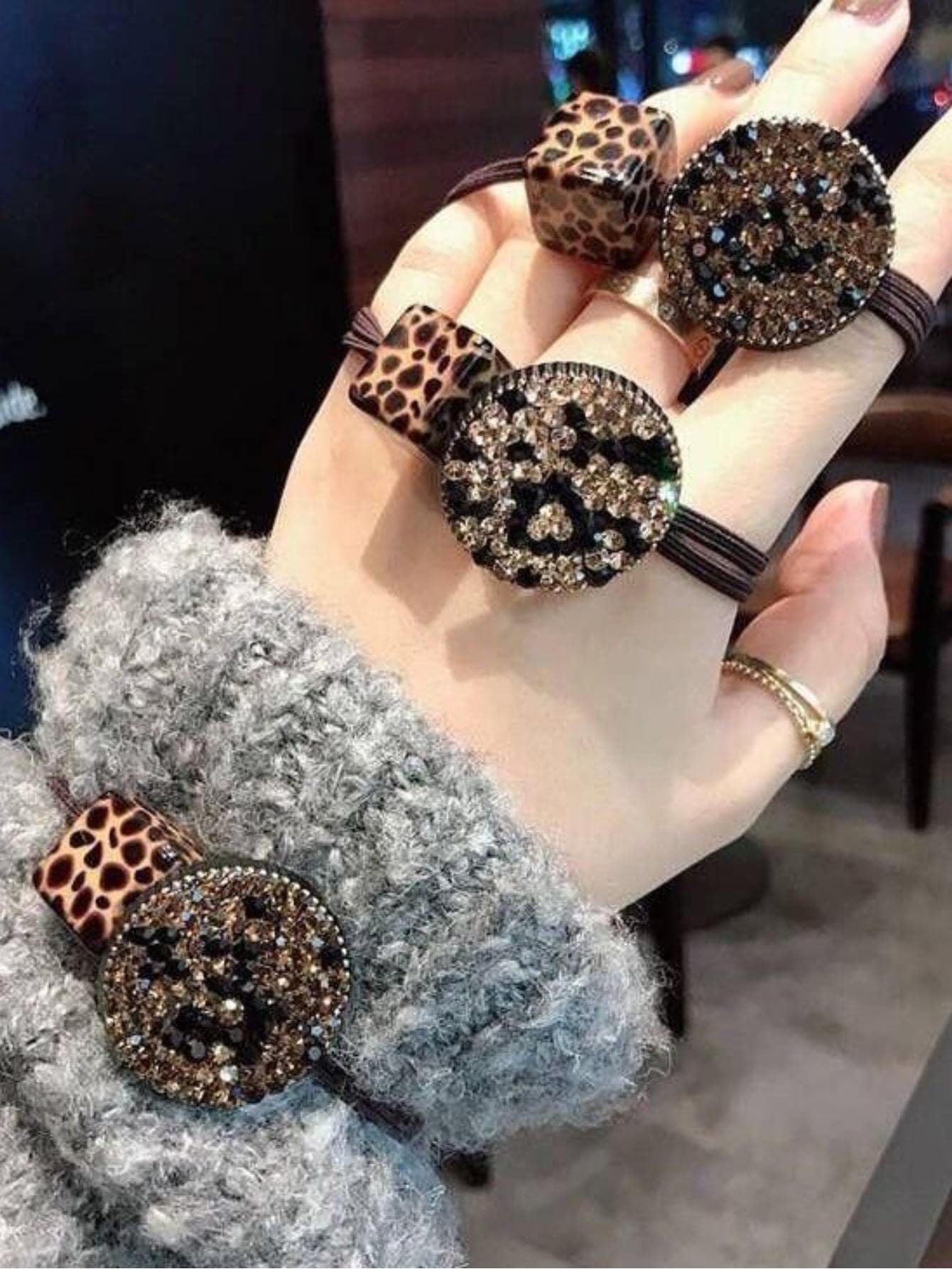 3Pcs/Set Women'S Vintage Leopard Patterns Square Hair Tie, Simple and Fashionable Hair Ties, Suitable for Daily Wear, Office or Home Use. Perfect Gift for Autumn and Winter.