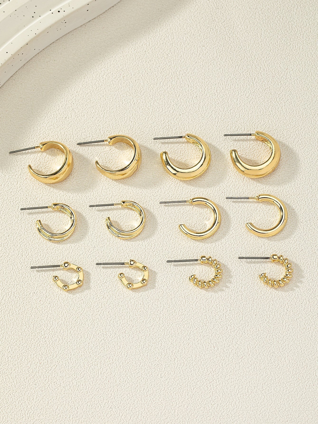 1 Set of 6 Pairs Fashionable Zinc Alloy Gold-Plated Metal Textured Large C Design Hoop Earrings Minimalist Style Simple Ear Jewelry Suitable for Women'S Daily Wear