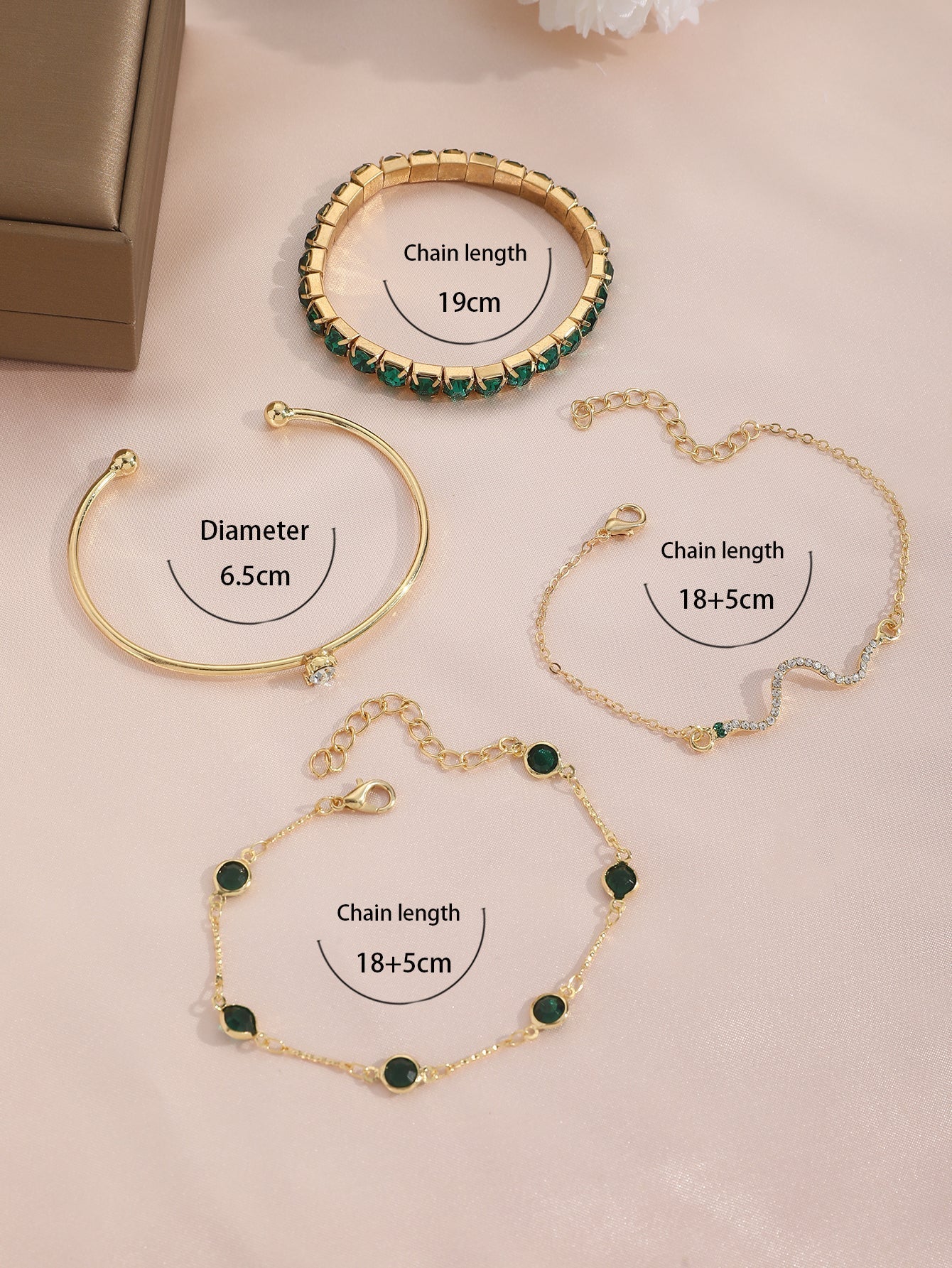 Fashionable and Personalized New Diamond-Inlaid Imitation Gemstone Bracelet Set - 4Pcs Full Diamond Snake Shape Bracelet (Quantity of Green Diamond on Random)