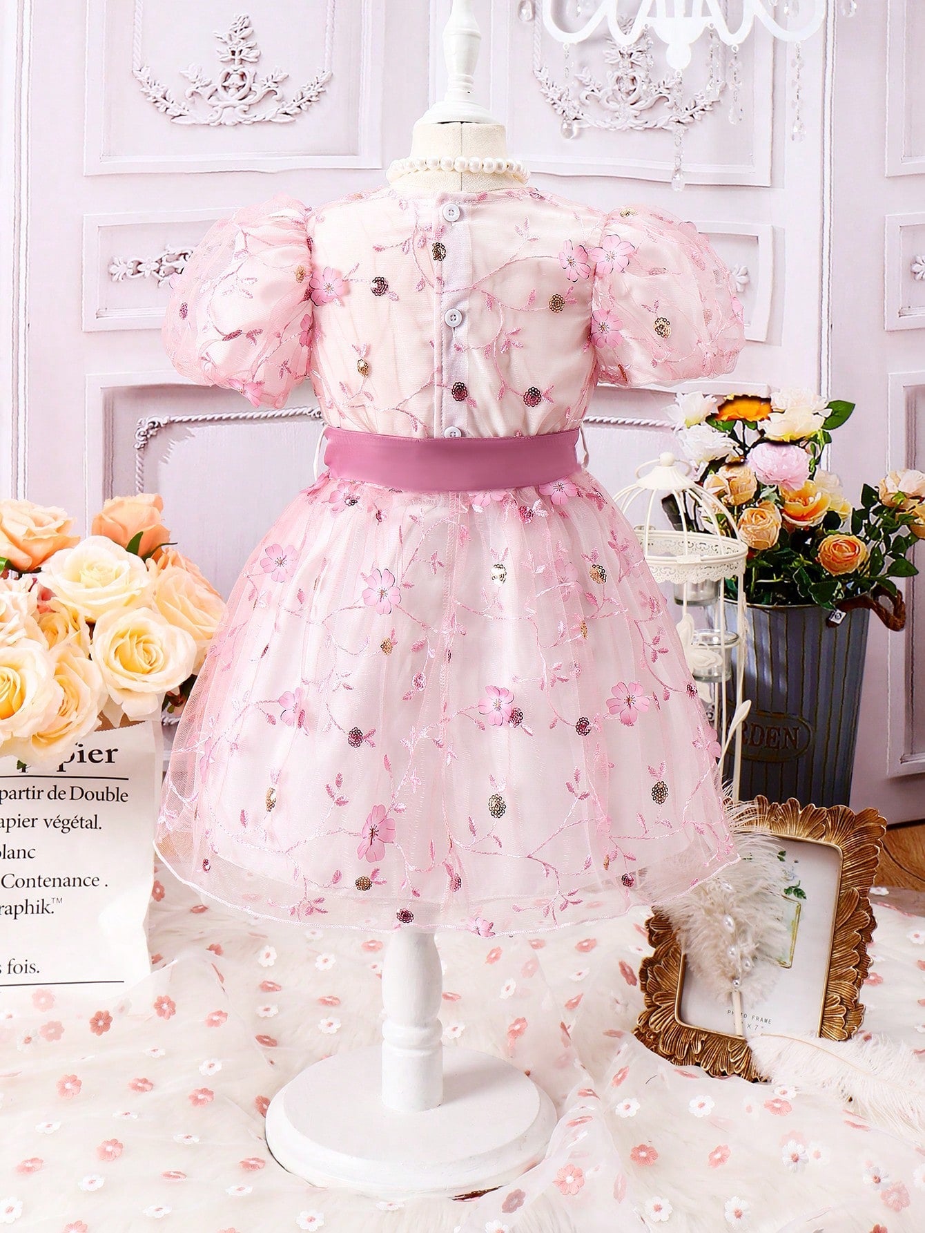 SHEIN Kids Qtfun Young Girl Cute and Romantic Puff Short-Sleeved Floral Embroidery Mesh Belt Dress, Spring and Autumn