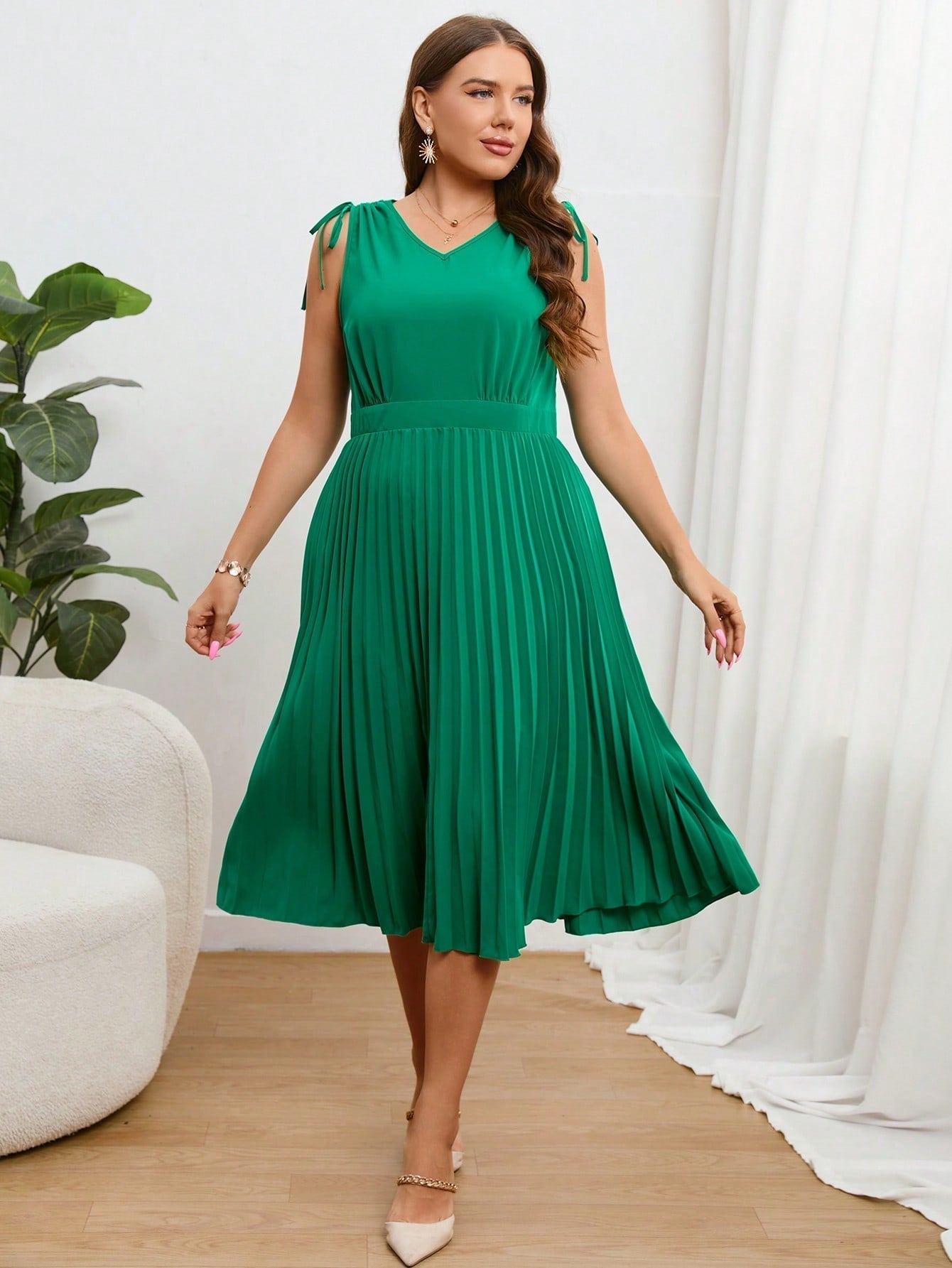 SHEIN Privé plus Solid Pleated Hem Dress