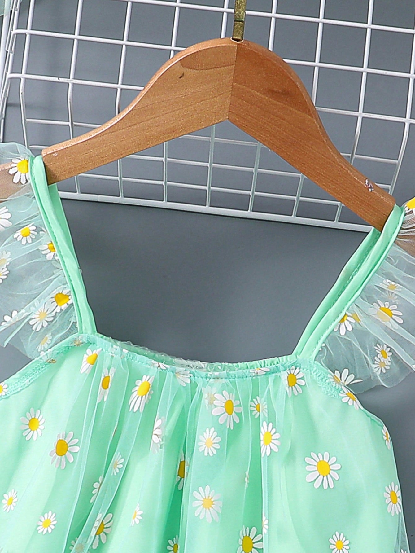 SHEIN Kids CHARMNG Toddler Girls' Cute Green Dandelion Print Dress with a Touch of Countryside Vacation Style