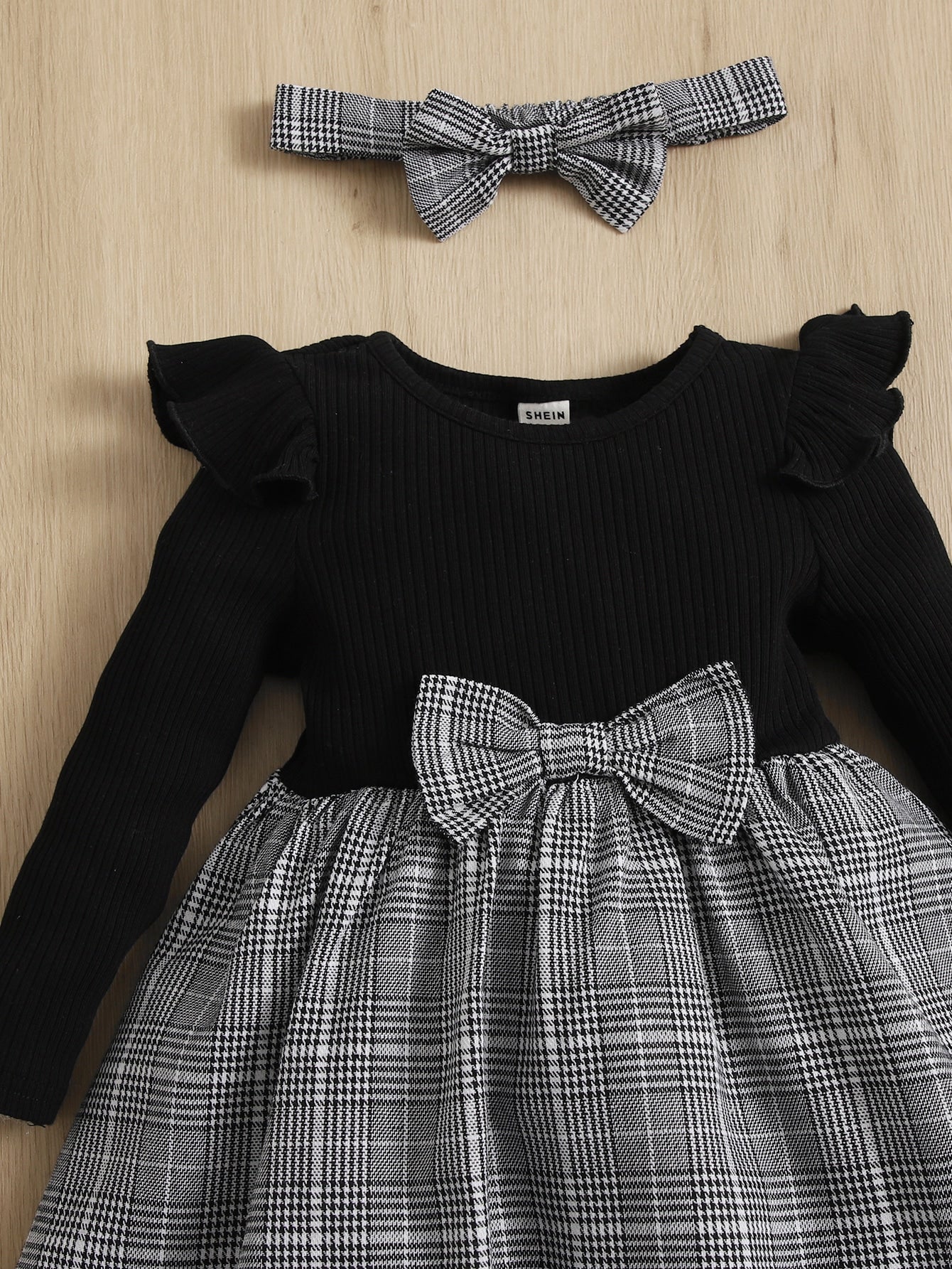 SHEIN Baby Girl Plaid Print Ruffle Trim Bow Front Dress with Headband