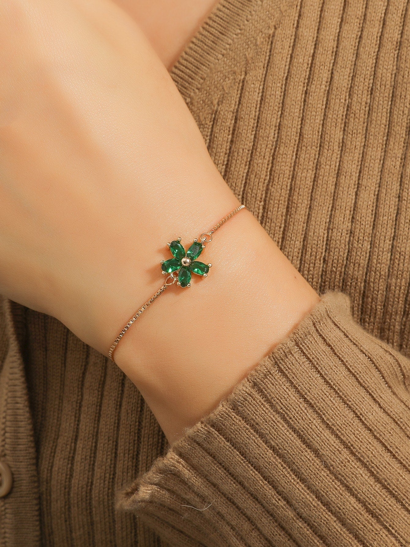 1Pc Adjustable Copper & Cubic Zirconia Flower Decor Pull Cord Bracelet Suitable for Women'S Daily Wear, Date and Party