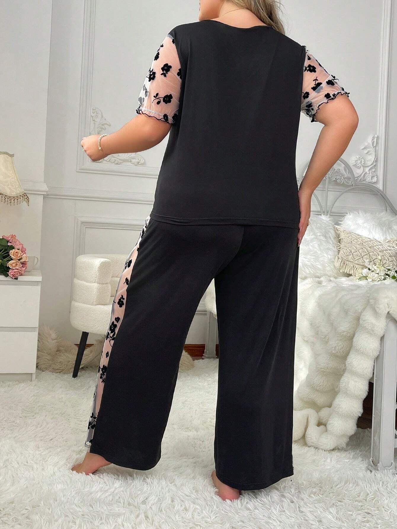 Plus Size Sleepwear Set with Crushed Velvet and Mesh Panel Short Sleeve Top and Pants