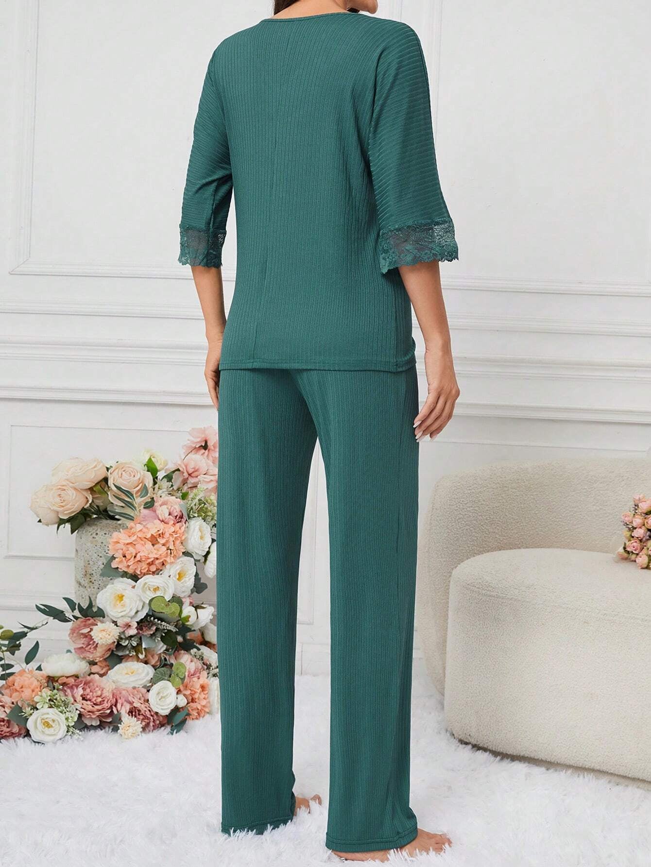 Women'S Patchwork Lace Top and Pants Pajama Set