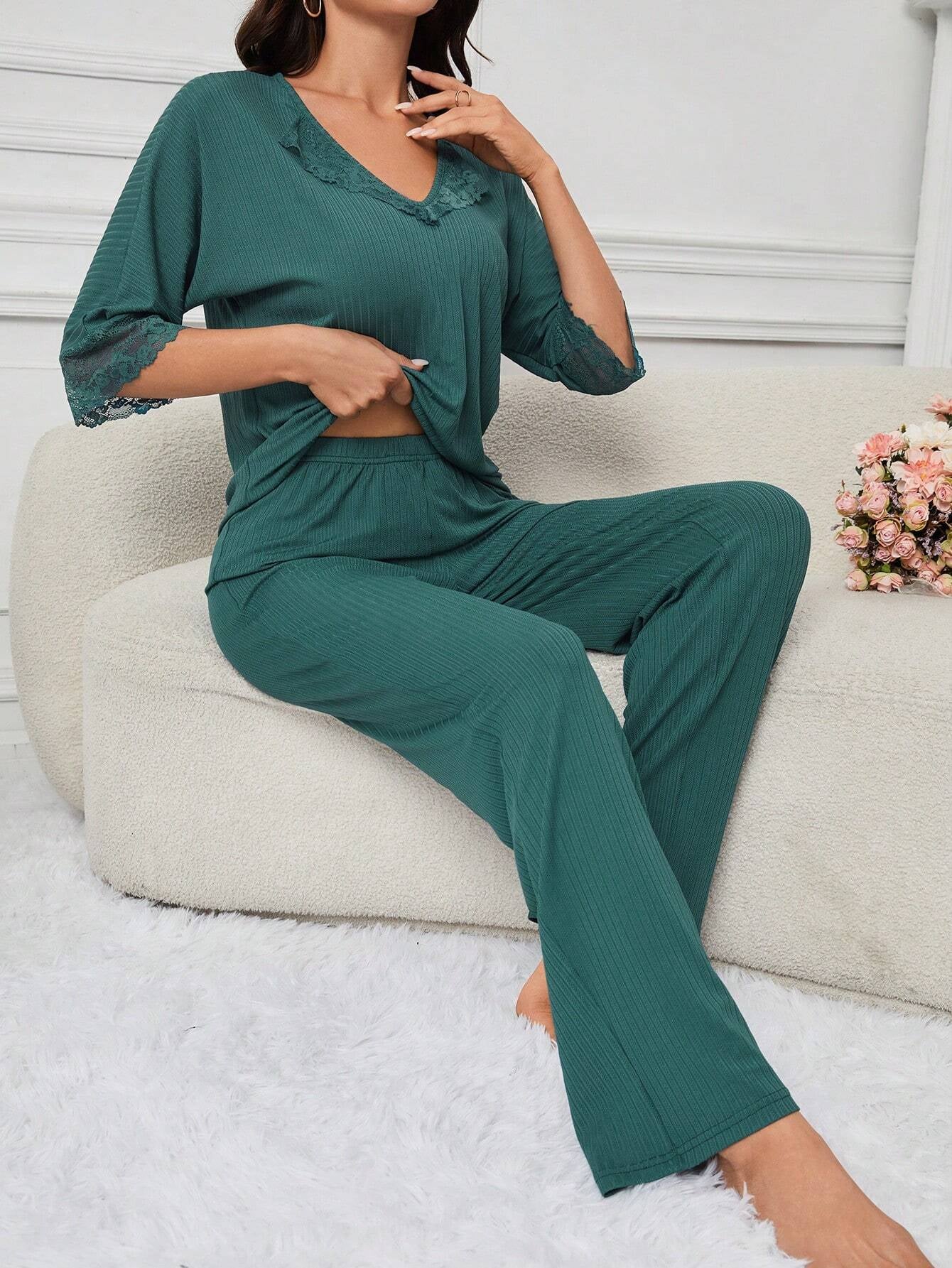 Women'S Patchwork Lace Top and Pants Pajama Set