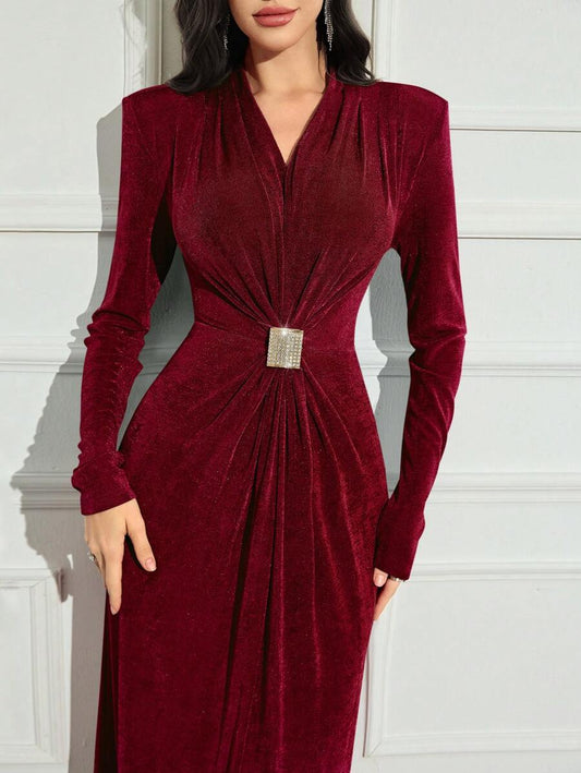 SHEIN Modely فستان حريري أنيق بياقة و كم طويل