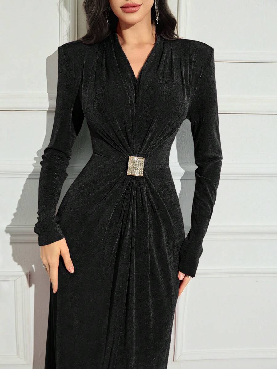 SHEIN Modelyn فستان سهرة اسود بأكمام طويلة وطيّات