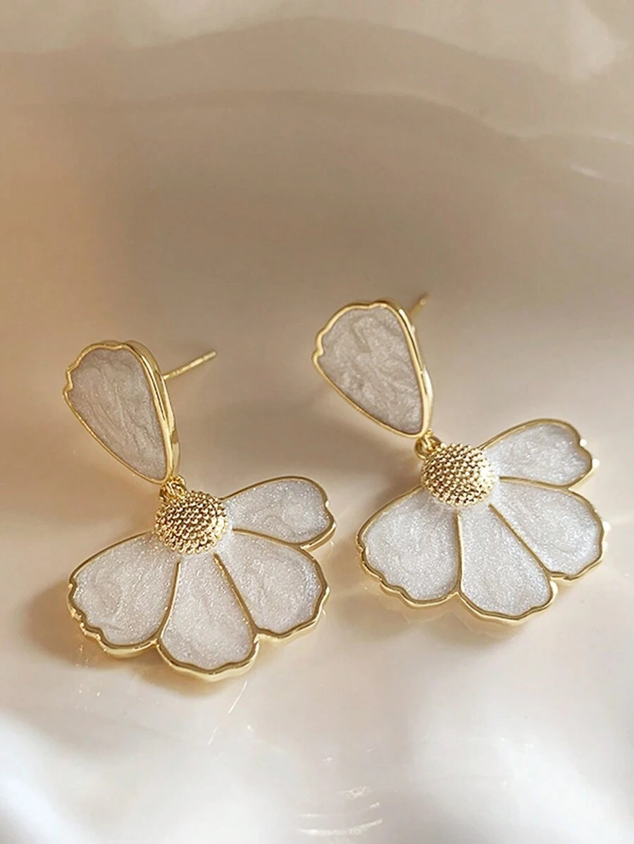 SHEIN Andkiss زوج أقراط زهرية طازجة