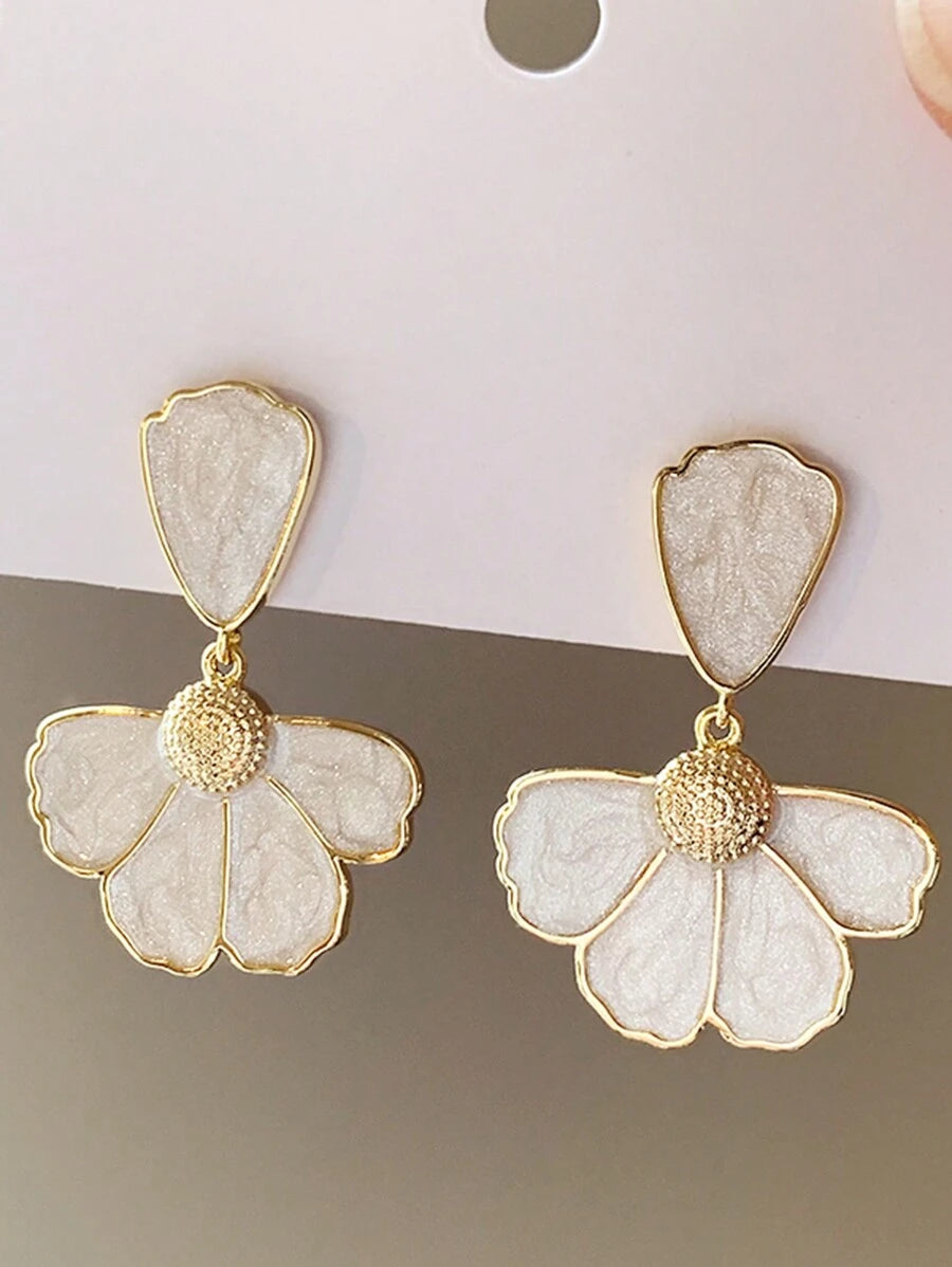 SHEIN Andkiss زوج أقراط زهرية طازجة