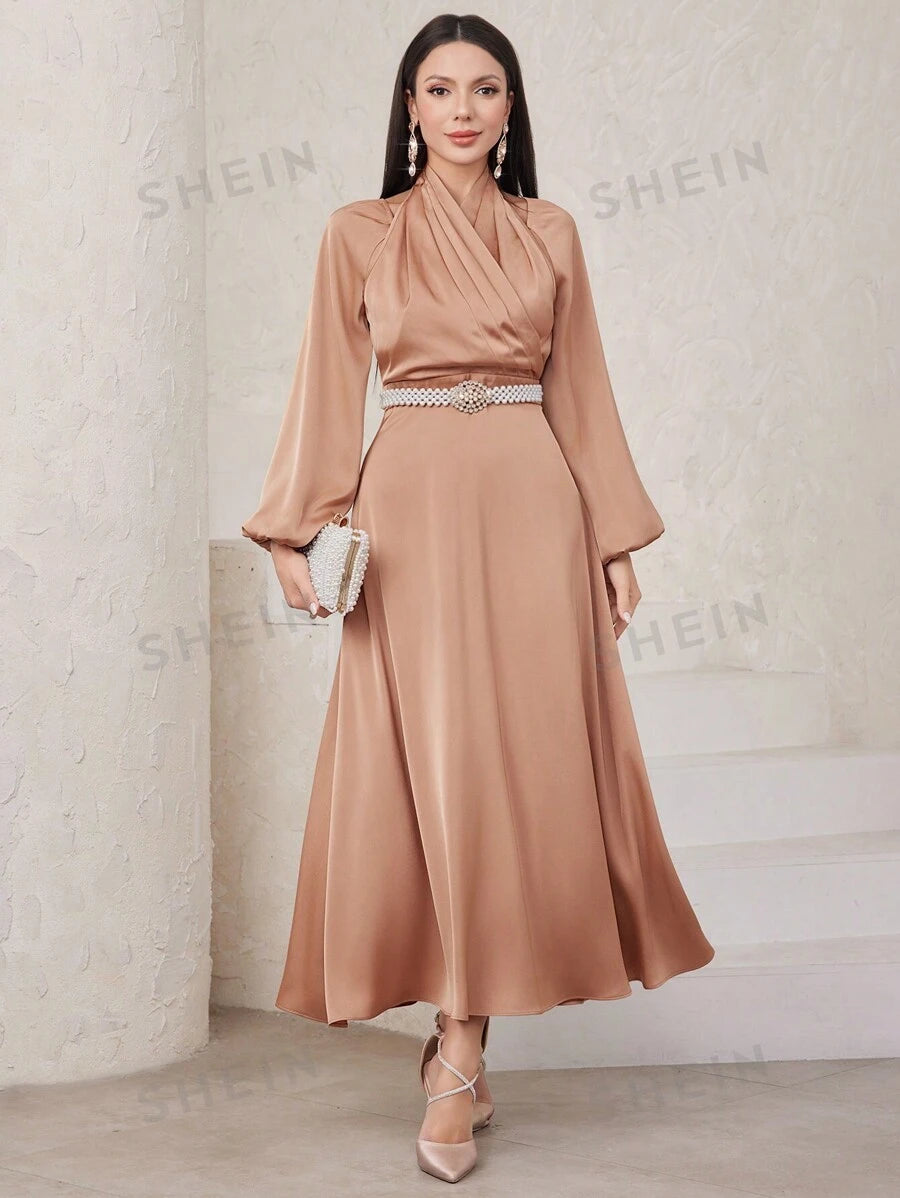 SHEIN Modely فستان مطوي بلا أكمام بلون سادة وأكمام مدببة وحمالة رقبة للنساء