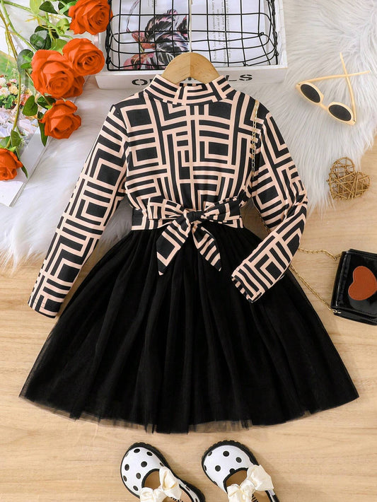 SHEIN Kids فستان بنات صغيرة تصميم أشكال وحاشية شبكية مع حزام