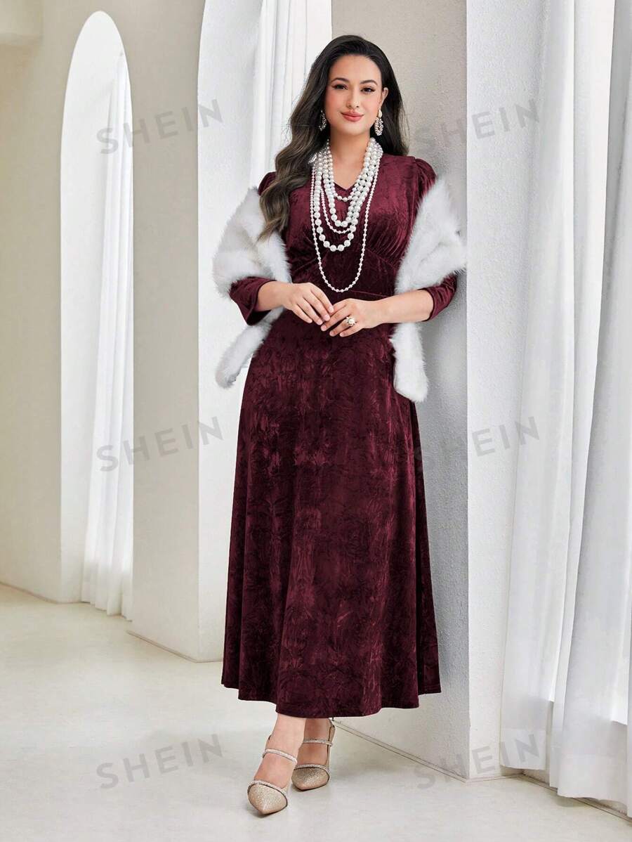 SHEIN Modely فستان أحمر عنابي فاتح بياقة على شكل V عدد 1 قطعة مقاس كبير من القطيفة
