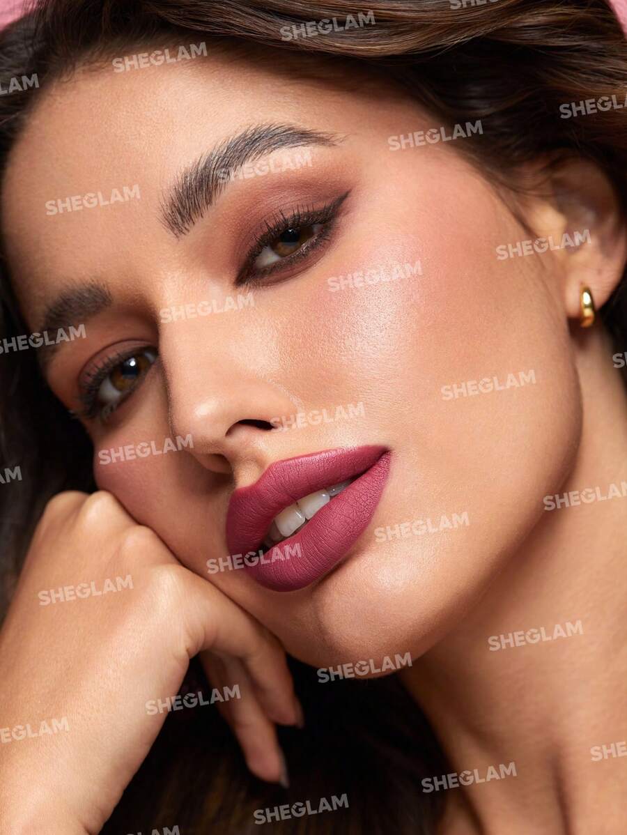 SHEGLAM أحمر شفاه سائل مات المغري - موموجو، أحمر شفاه عالي التركيز ذو ثباتية عالية، يغذي الزيت الدافئ الشفاه، يقلل من خطوط الشفاه الدقيقة، العناية بالشفاه وماكياج الشفاه