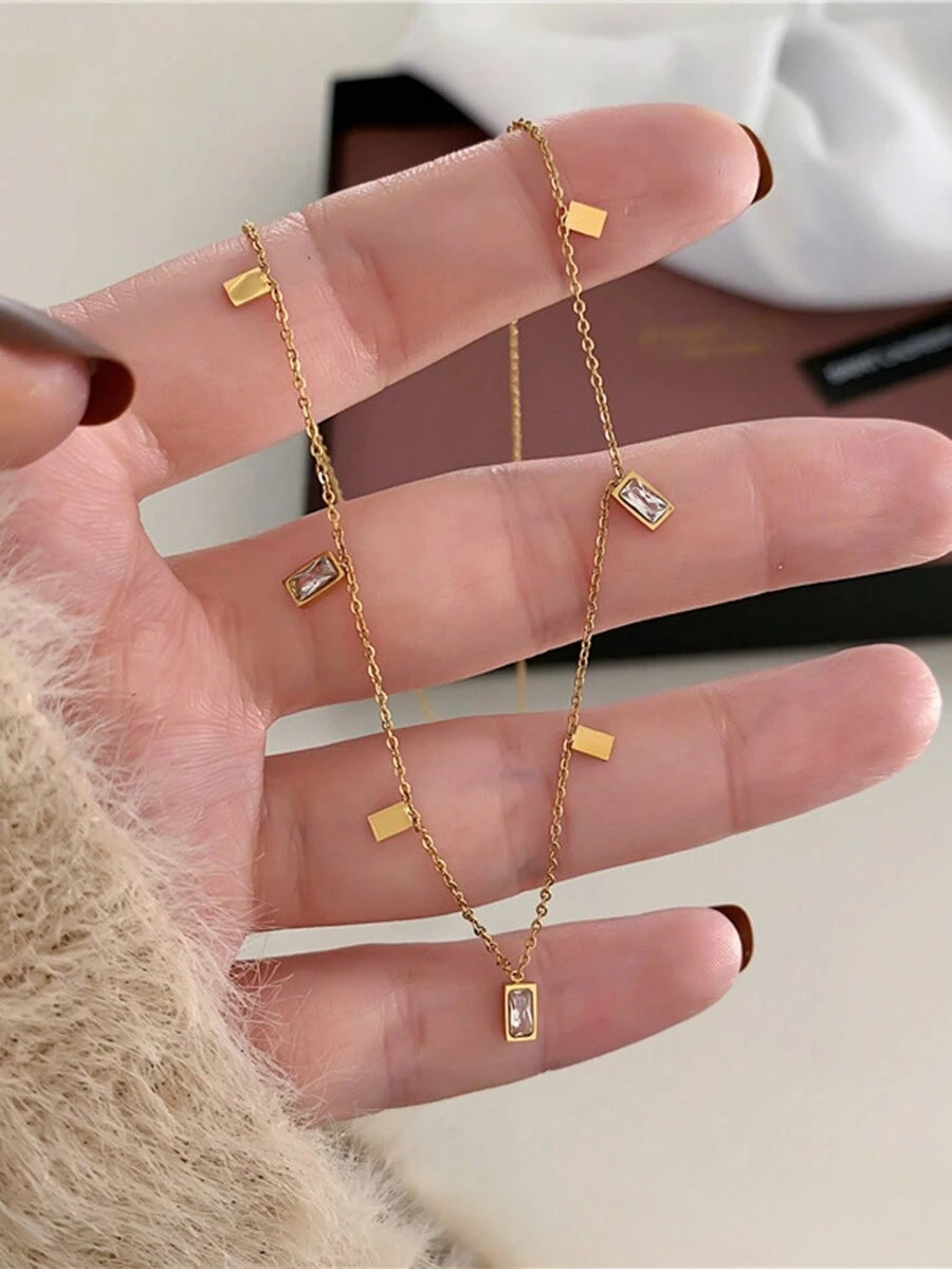 SHEIN قلادة مربعات أنيقة