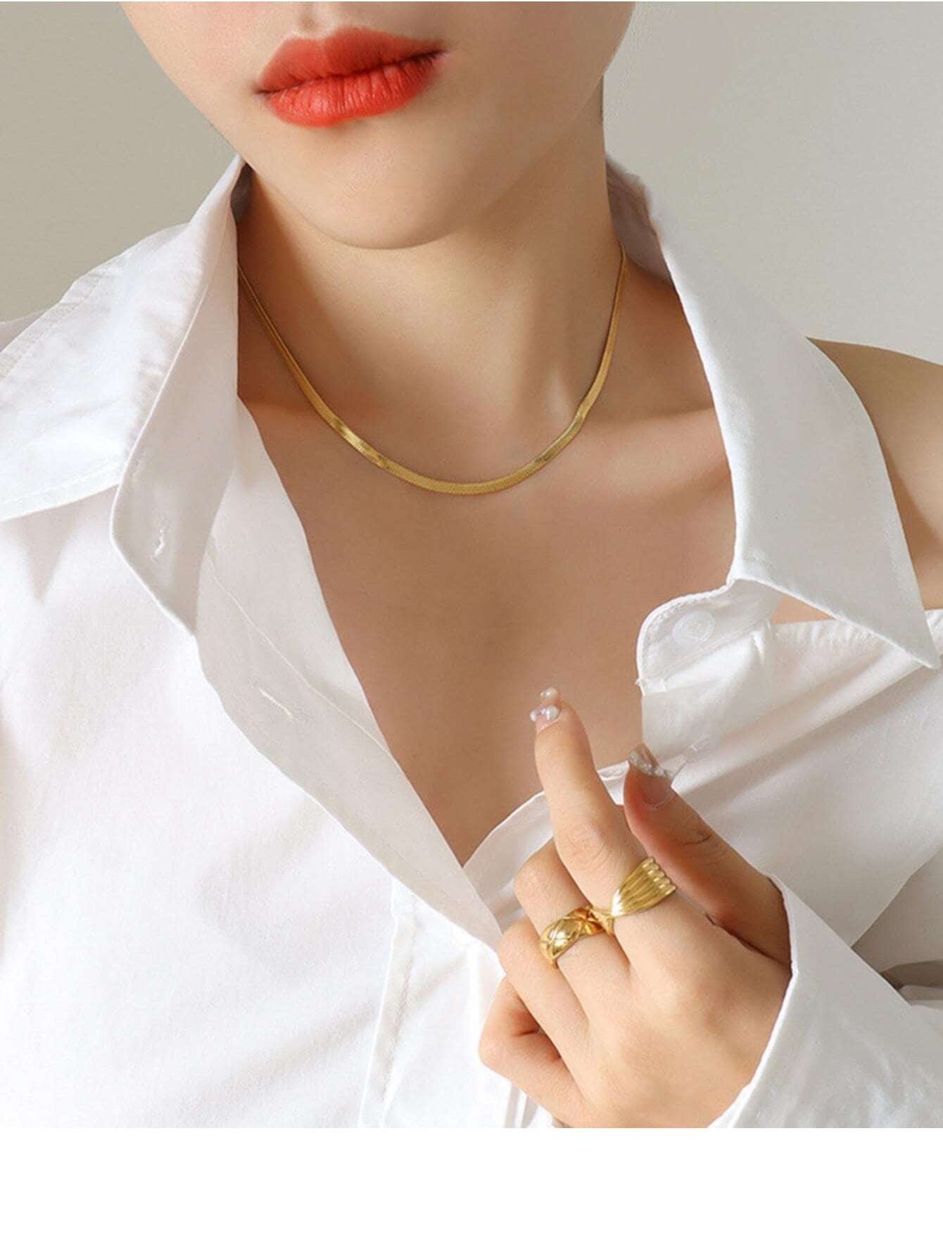 قلادة بسلسلة موضة فولاذ غير قابل للصدأ مبسط للنساء الى الحياة اليومية قطعة واحدة