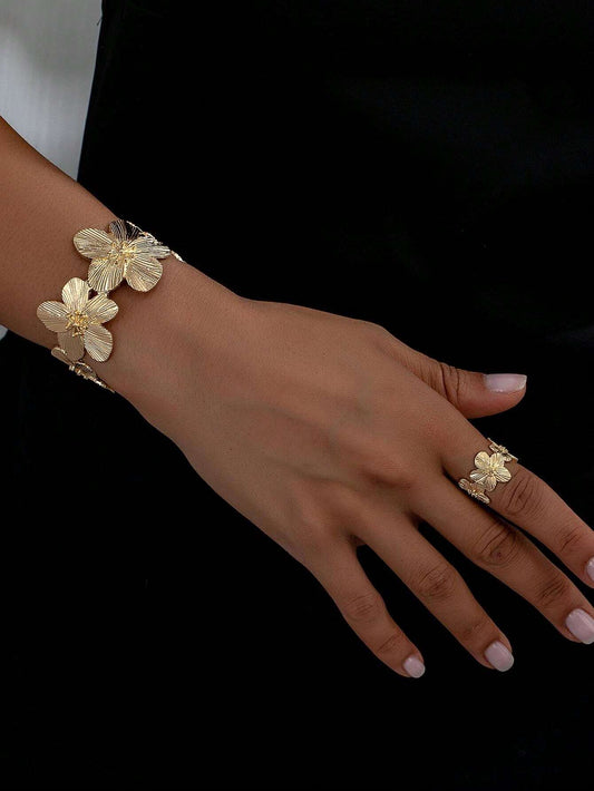 SHEIN سوار وخاتم ذهبي بنقش الزهور