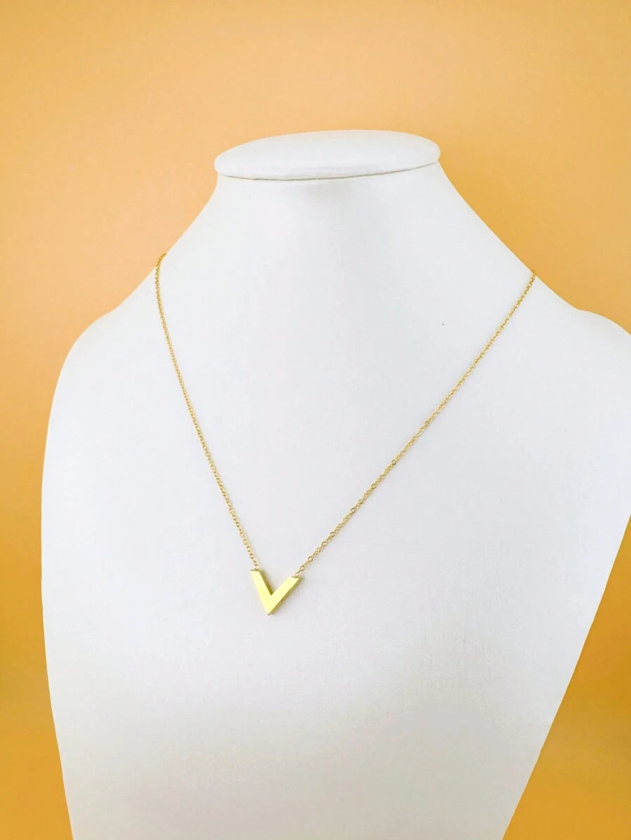 SHEIN V قطعة قلادة كلاسيكية عصرية على شكل حرف