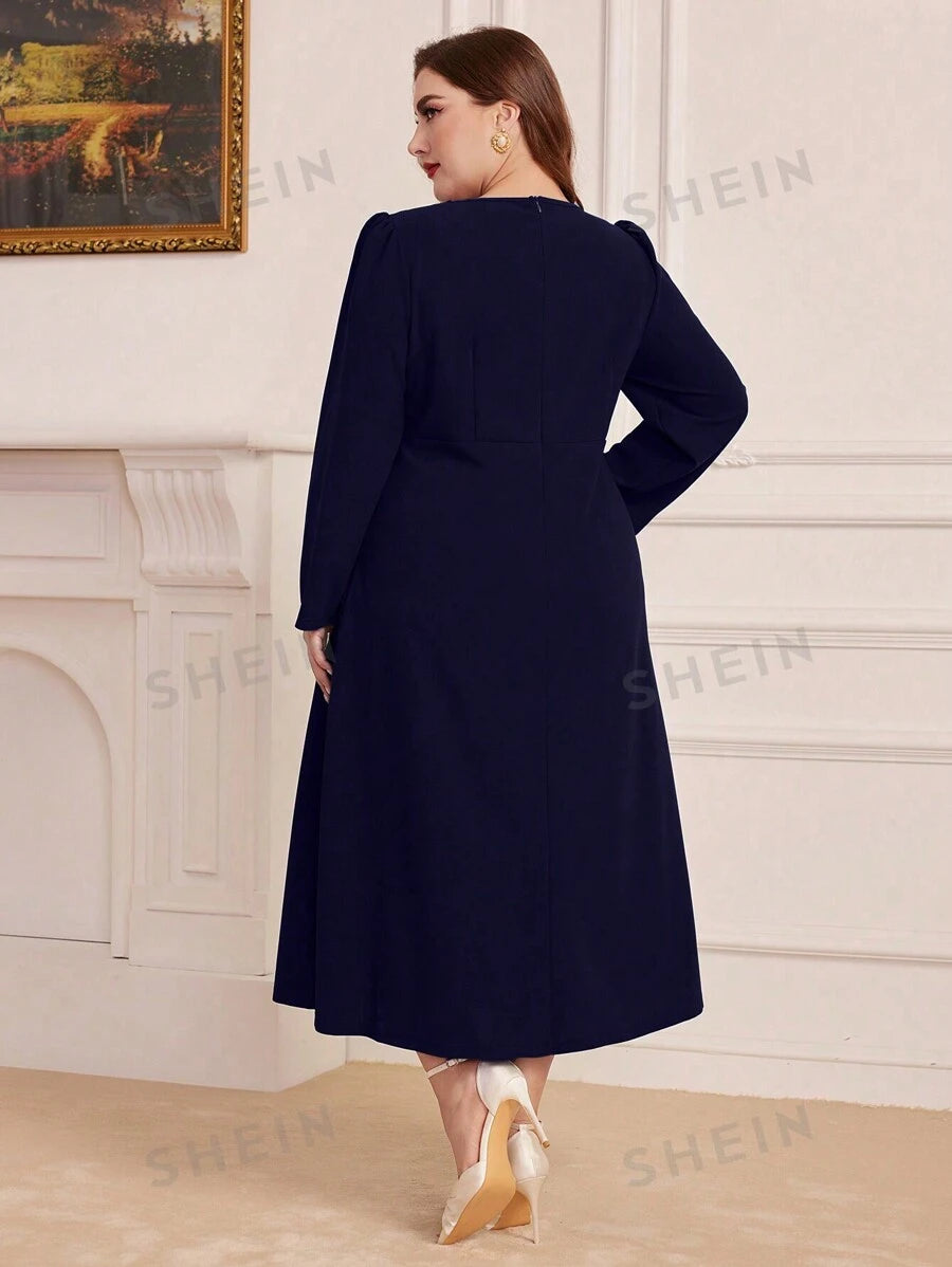 SHEIN Modely فستان مطوي بأكمام طويلة للنساء من الحجم الكبير