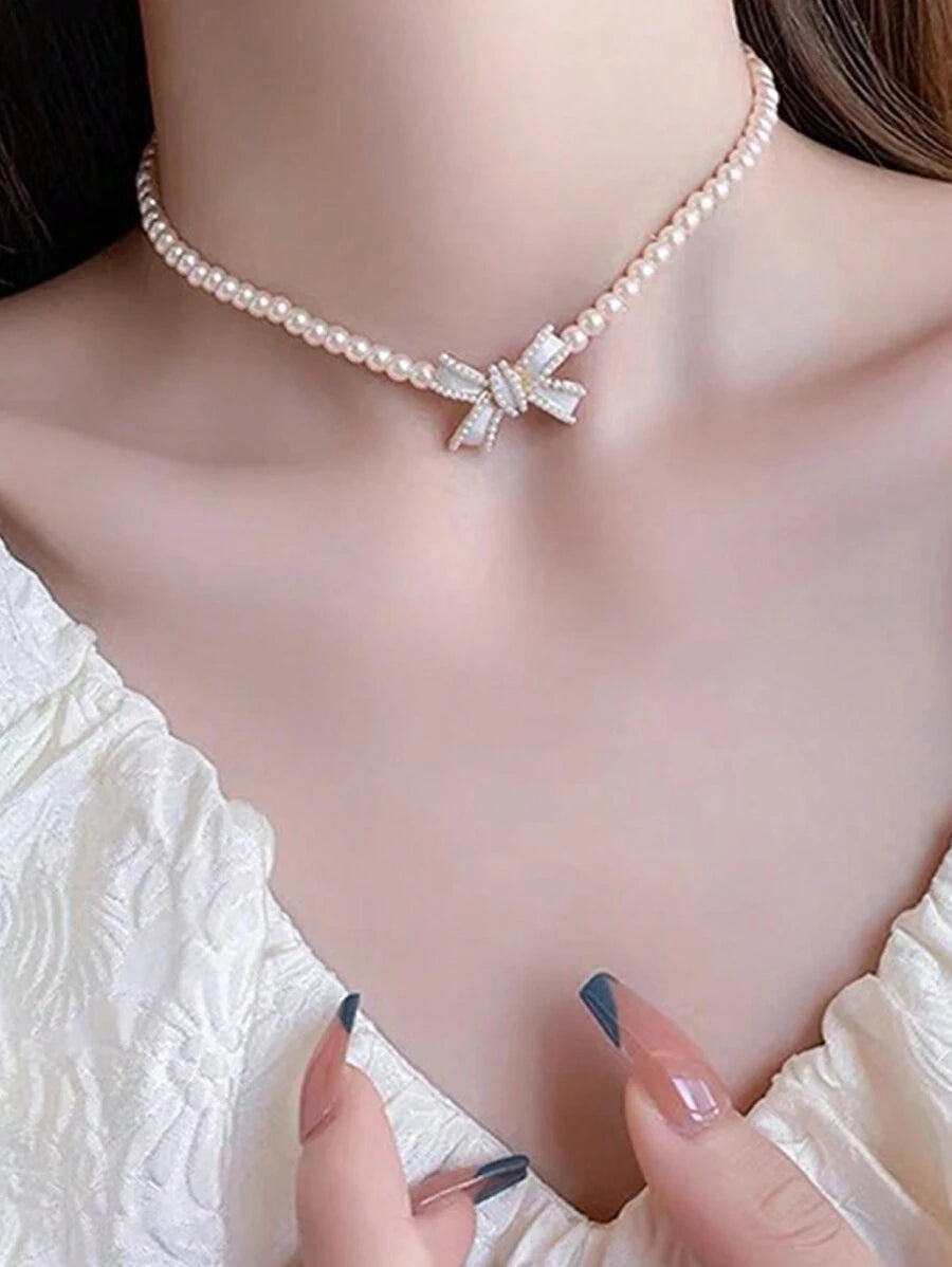 SHEIN طقم أنيق عقد وأقراط بشكل فيونكة مزينة باللؤلؤ الصناعي