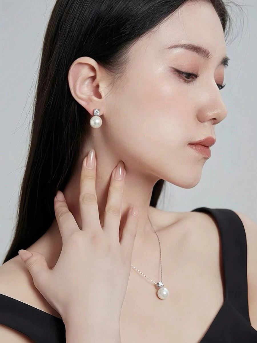 مجموعة قلادة وأقراط بسيطة وأنيقة مزيّنة باللؤلؤ الاصطناعي ب-3 قطع، مناسبة للنساء للارتداء في مناسبات مختلفة مثل الزفاف وفستان العروس وإكسسوارات الزفاف